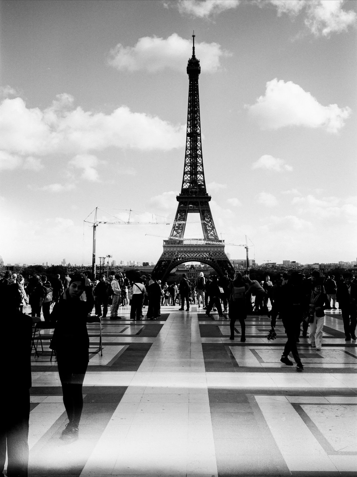 Paris 35mm

Dev and Scan by @urbanfilmlab 

#leica #leica_camera #leicalosers #leicamp #leicaanalog #leicamonopan50 #kodaktrix400 #35mm #staybrokeshootﬁlm #paris