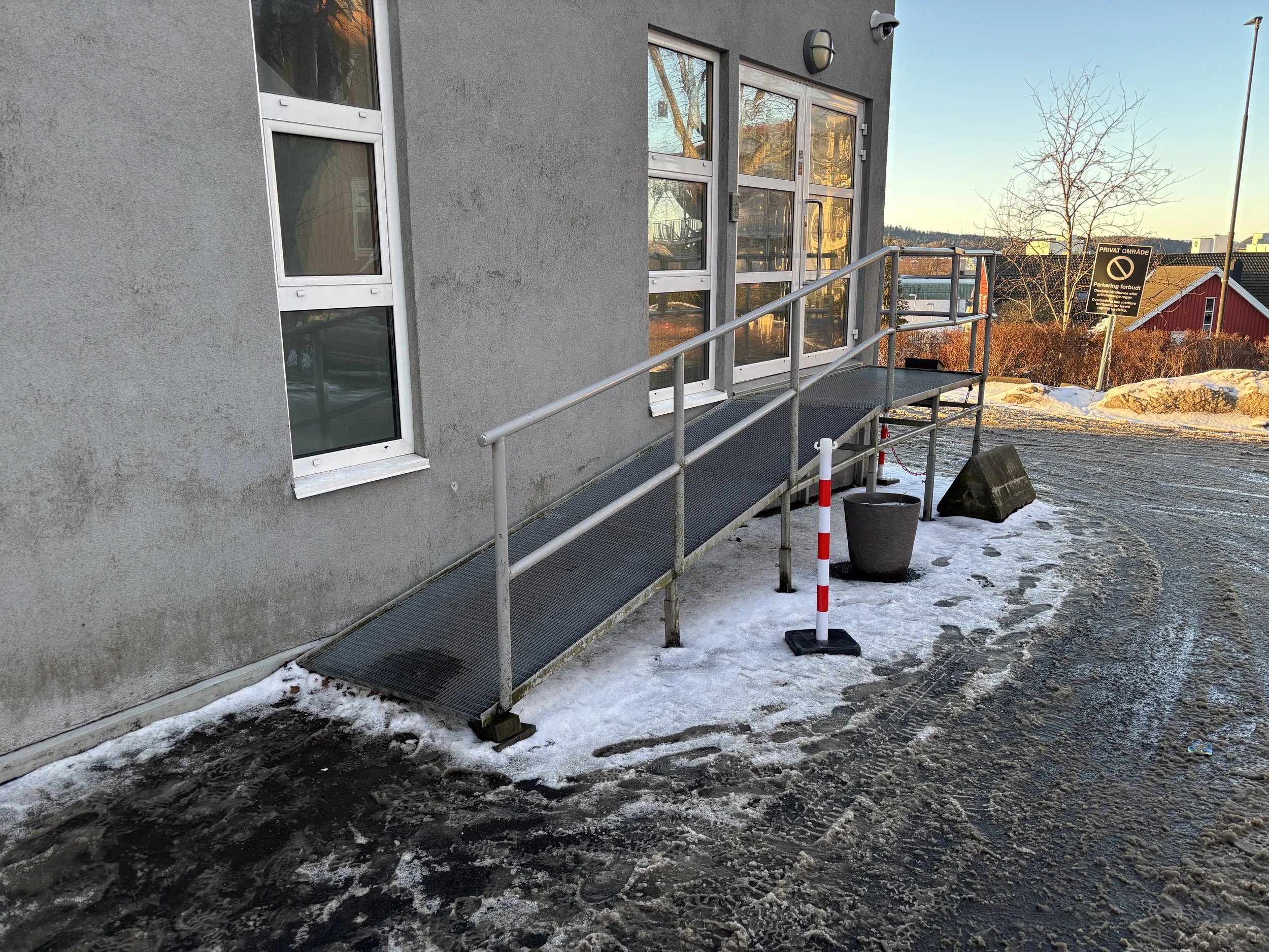 Ukens Hindring: Rampen som sa “Velkommen”, men mente “Lykke til!”