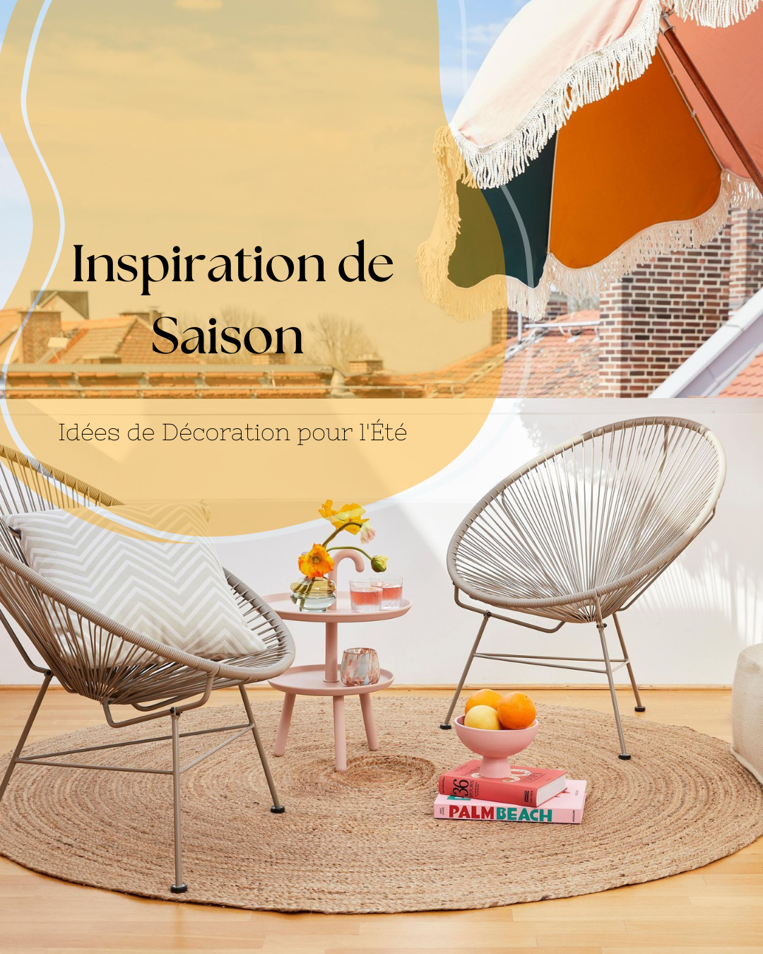 Une terrasse avec des chaises en bois, un tapis rond beige, une petite table rose avec un vase de fleurs jaunes et deux boissons, un bol de fruits, et un parasol de couleur orange, dans un décor lumineux et estival.