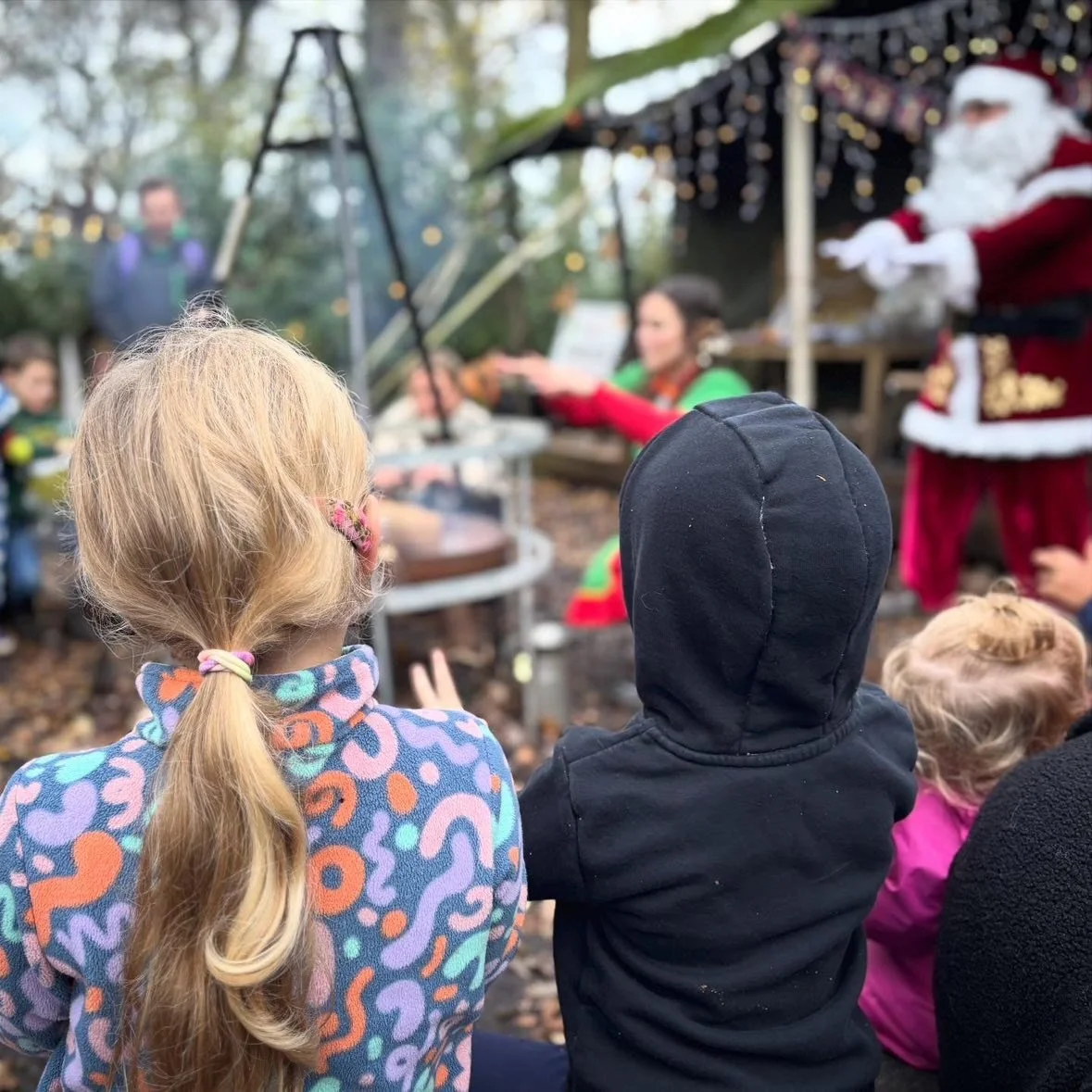What a gorgeous first Christmas session at the woodland in York! 🎄🎅🏼 we played, we crafted, we made Christmas wishes, we toasted marshmallows, we sipped extra special hot chocolates with cream and more marshmallows (it is Christmas after all! 🙈😆