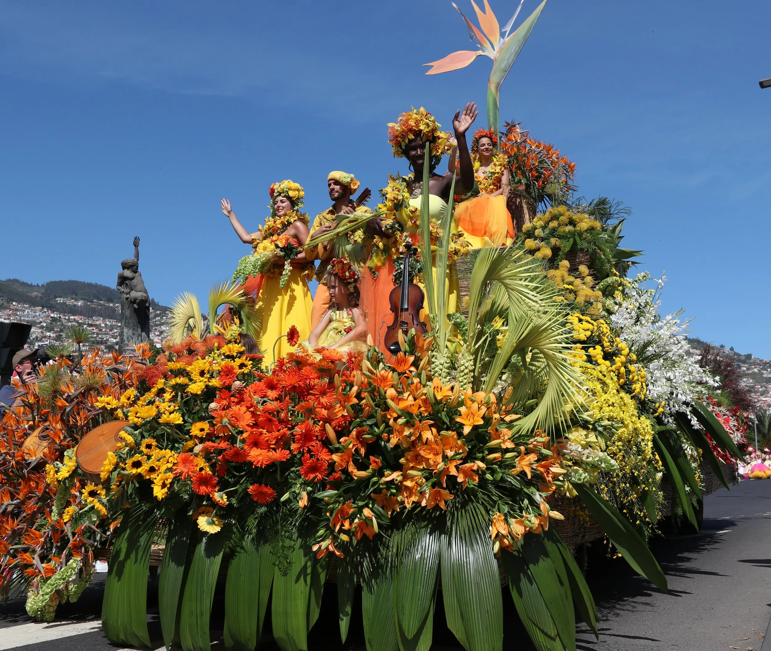 These images portrait the colorfull display of true Madeiran beauty, on the Madeira Flower Festival, that parades itself in the streets of funchal in the flower festival event