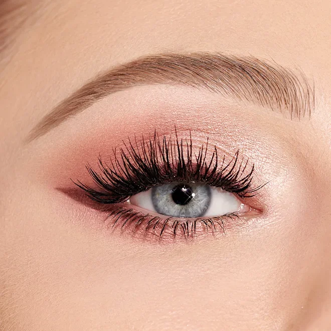 MOLLY_BEAUTYVERSE_EYE_CLOSEUP_0541.webp