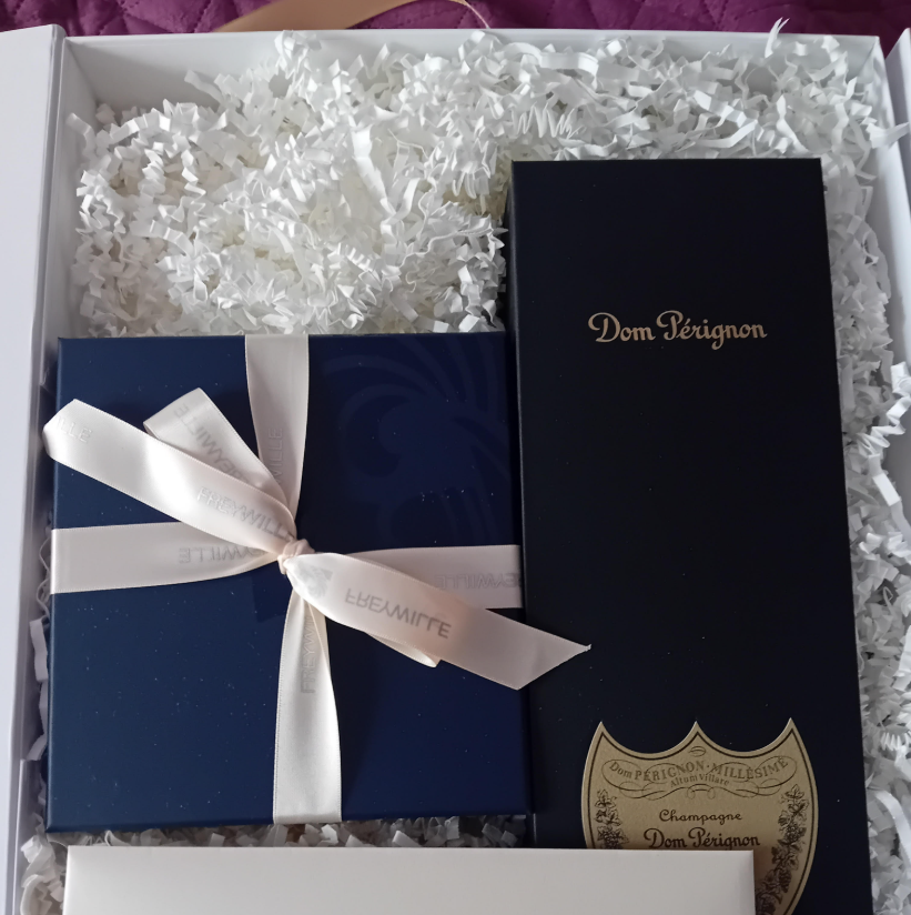 Ajándékcsomag összeállítása és kiszállítása