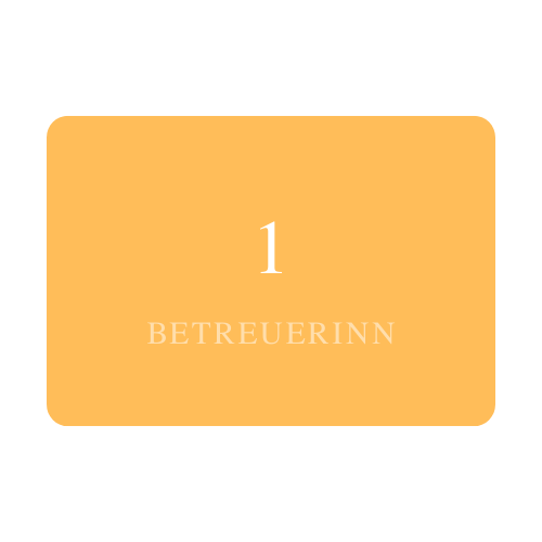 Ein orangefarbiger Namensschild mit der Nummer 1 und der Bezeichnung 'Betreuerin'.