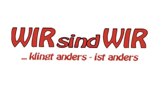 Grafik mit dem Text "WIR sind WIR ... klingt anders - ist anders" in Rot und Weiß