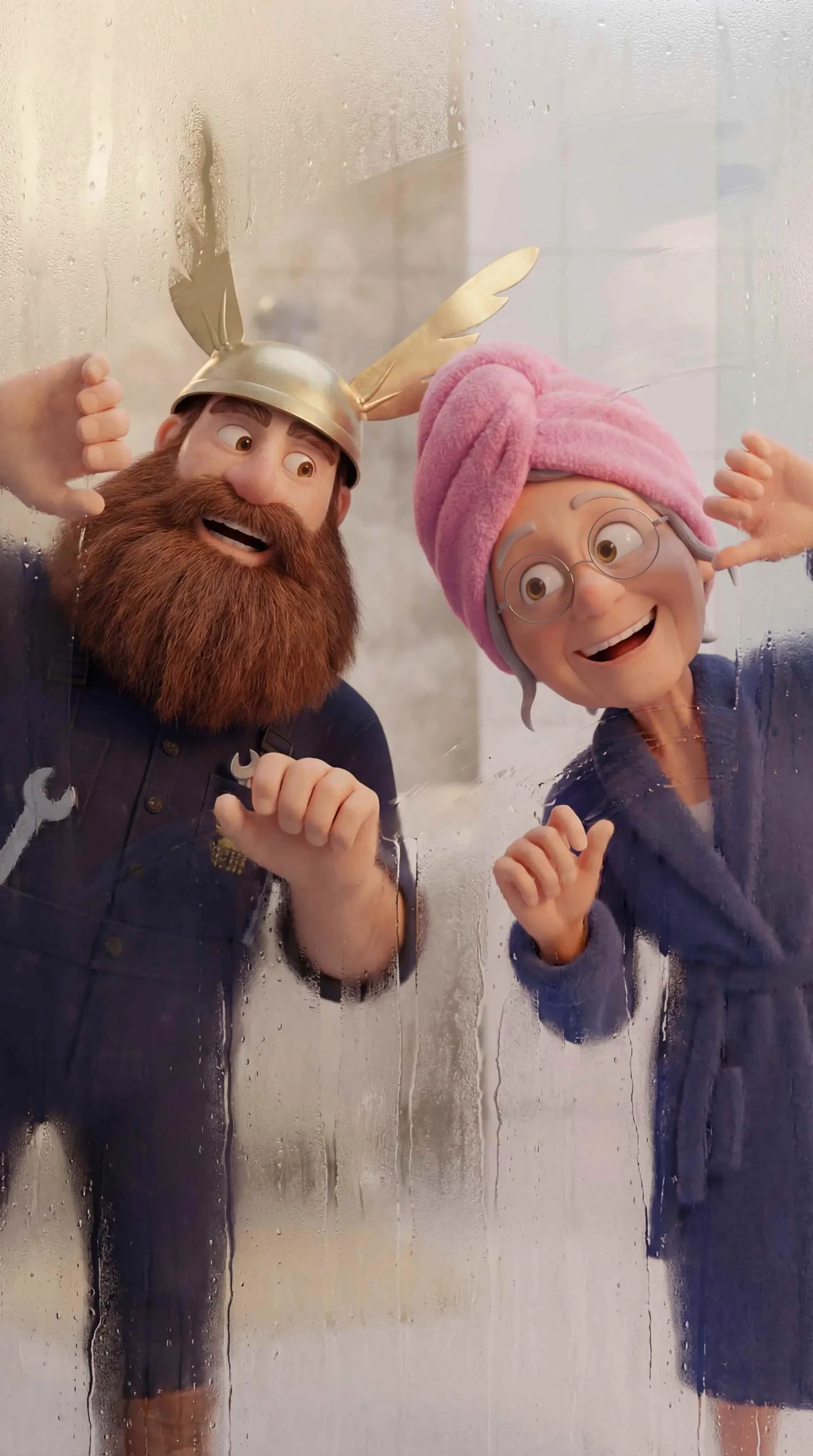 Zwei animierte Charaktere beim Duschen, einer trägt einen goldenen Helm mit Flügeln und einen Bart, die andere trägt eine rosa Haarmütze und Brille, beide sind fröhlich und lachen, mit Wasser und Seifenblasen auf einem Glas