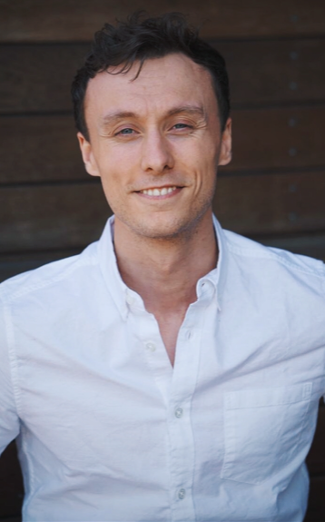 A pyschologist who helps support people with anxiety, health anxiety, vertigo and tinnitus