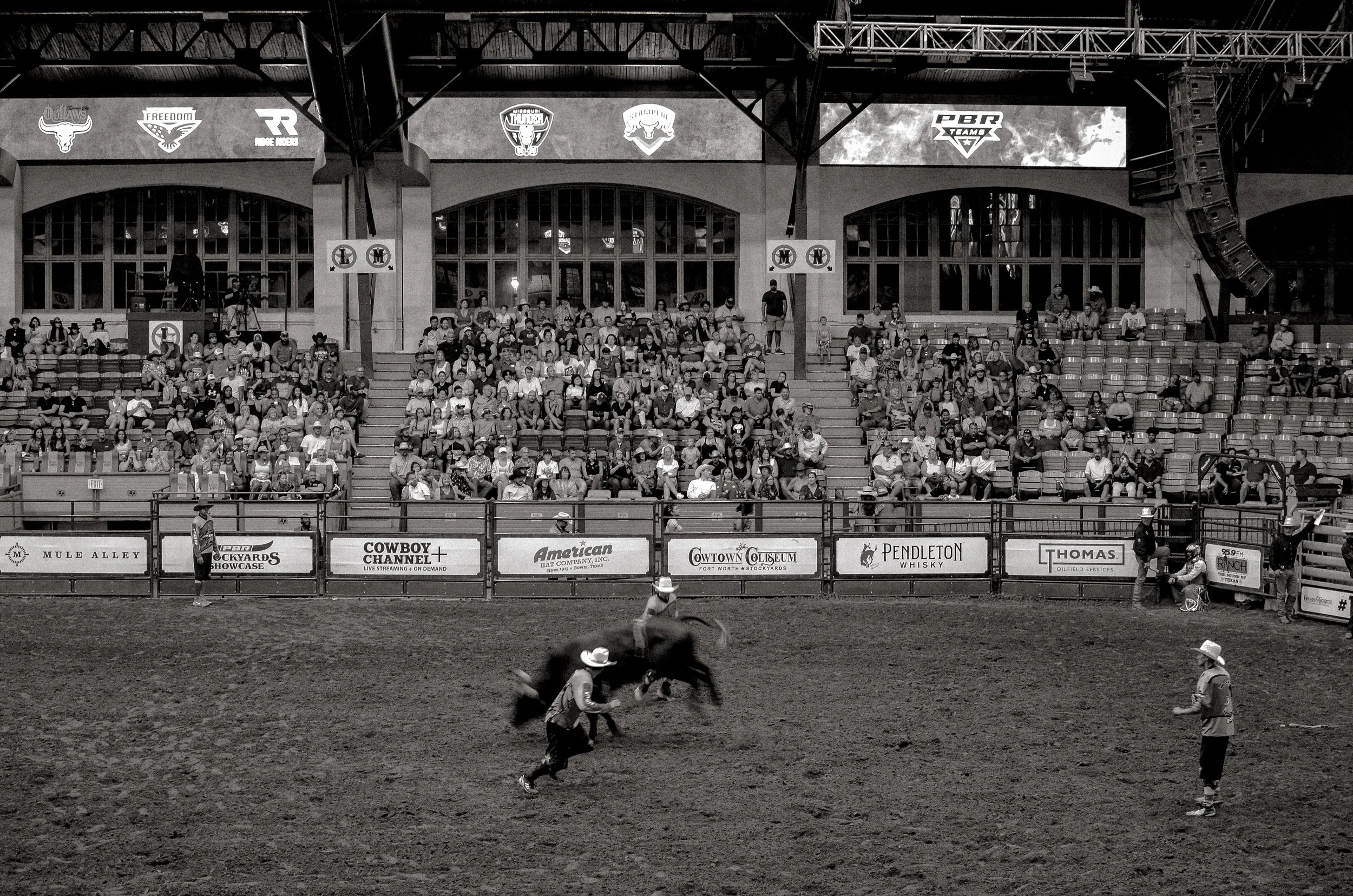 A ride ends within seconds at Cowtown Coliseum as staff move to control a bull in motion. Fort Worth, Texas, USA. 10 August 2023.