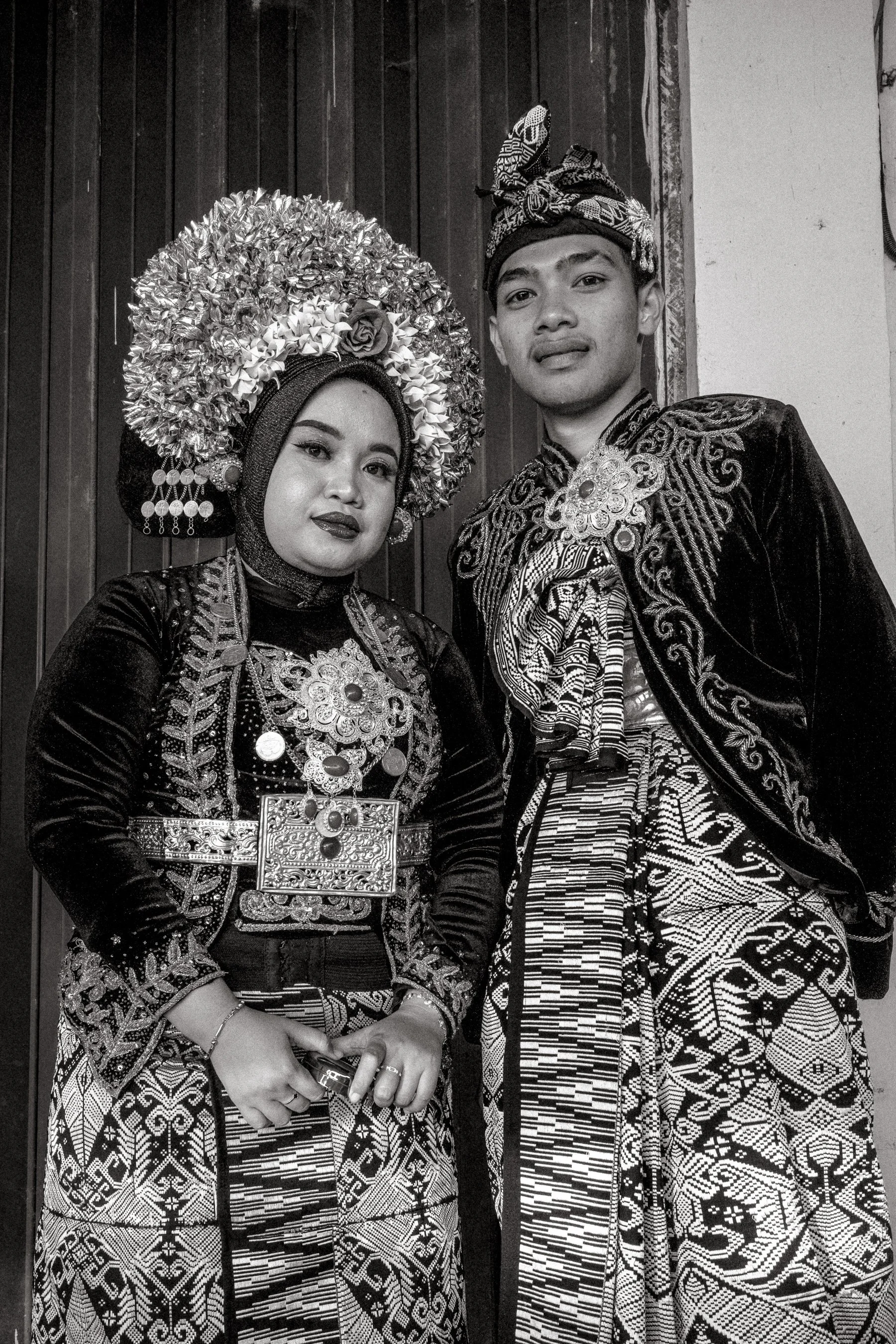 The bride and groom wear formal Sasak ceremonial dress. In many Sasak communities on Lombok, wedding practice commonly combines an Islamic religious framework with customary Sasak tradition. Central Lombok, Indonesia. 6 August 2025.