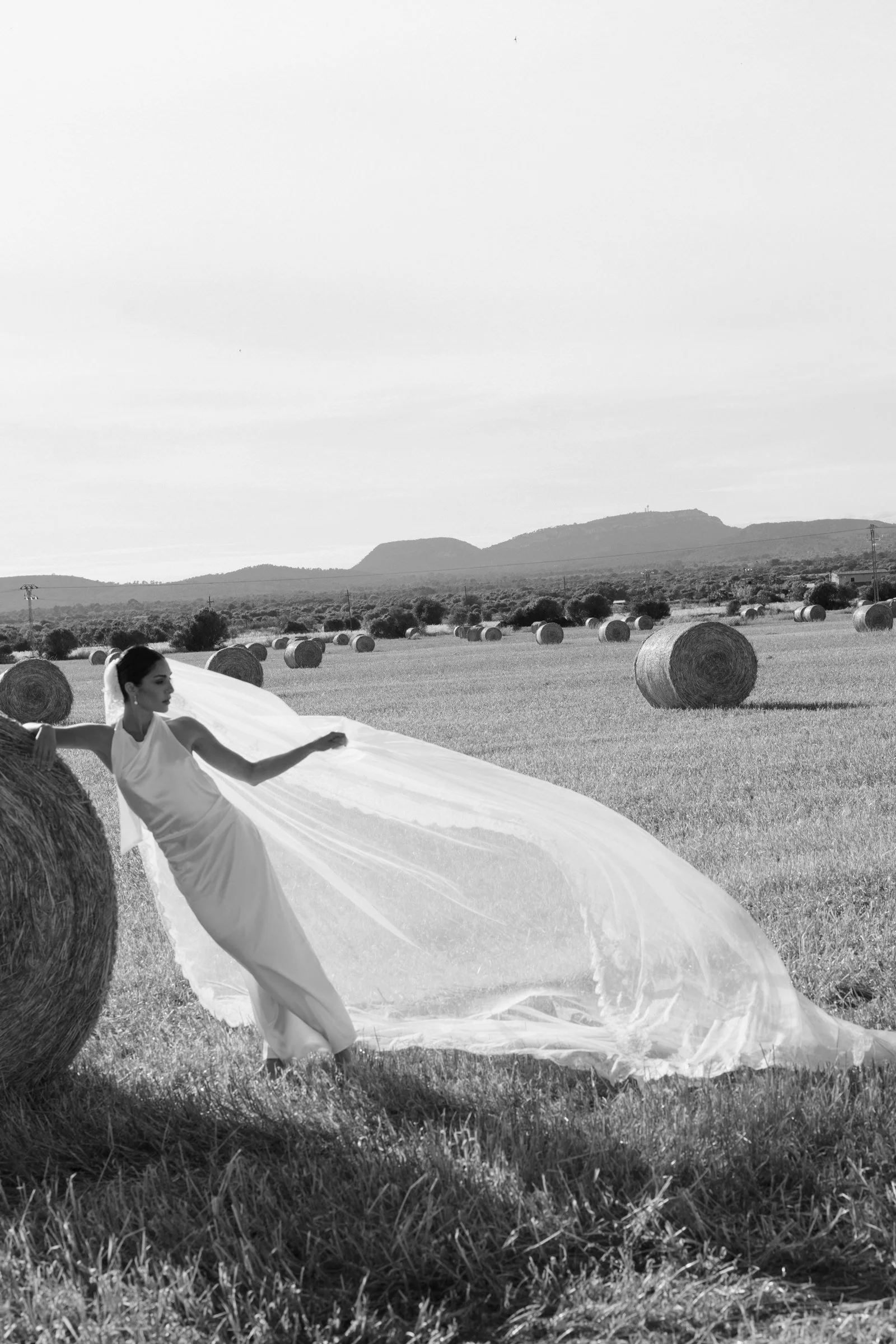 mallorca-bride-countryside-haybales.jpg