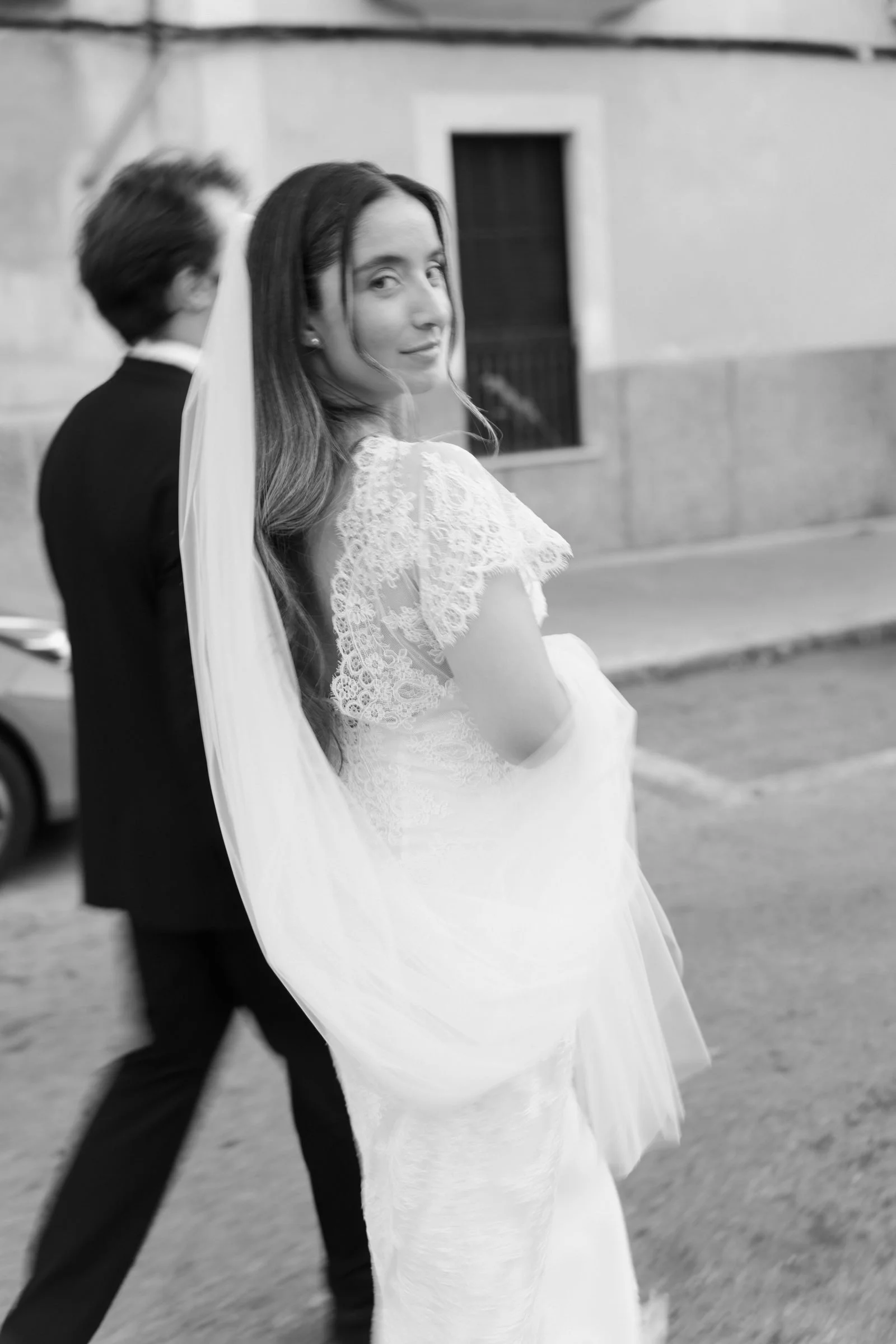 mallorca-bride-glance-back.jpg