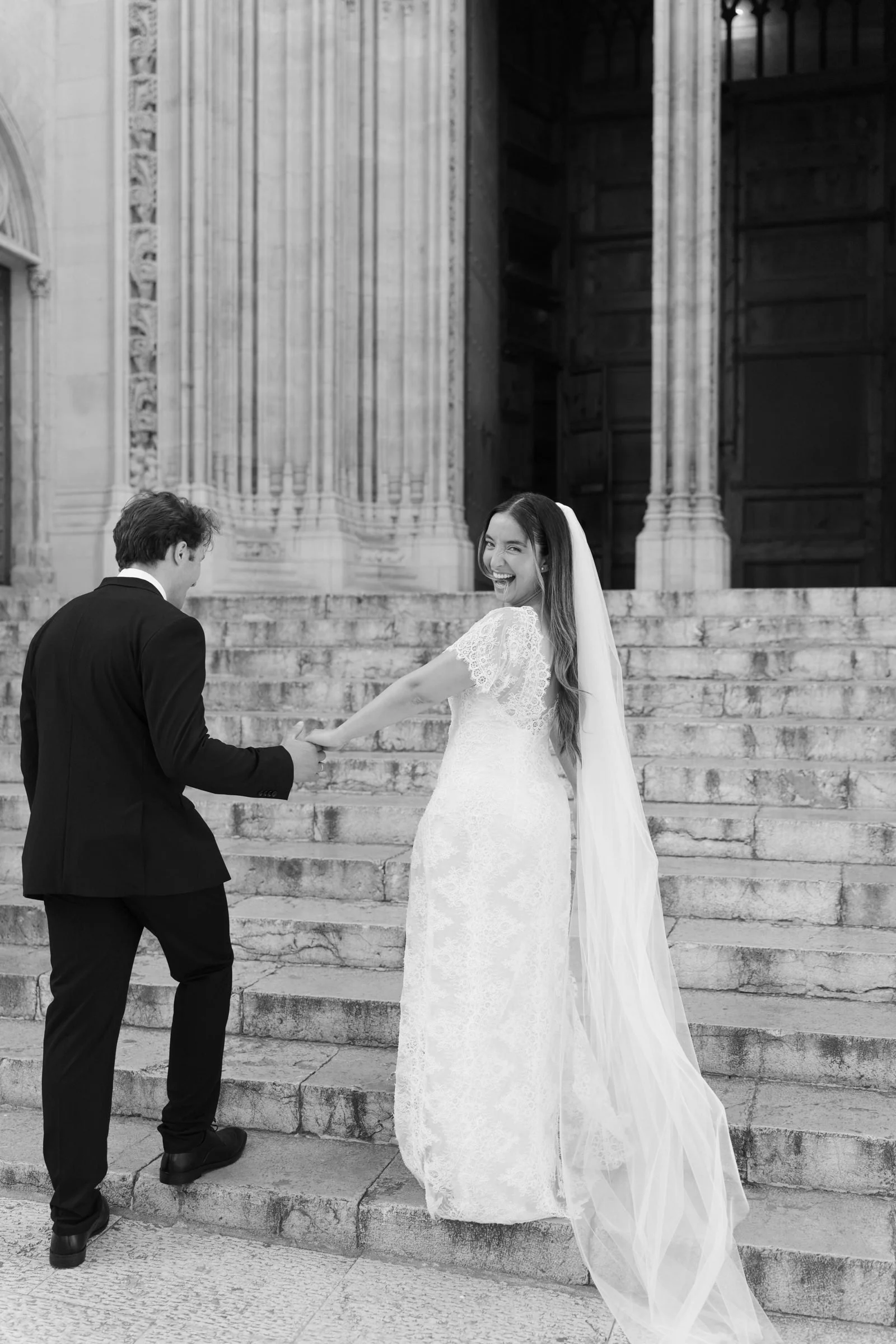 mallorca-bride-staircase-laugh.jpg