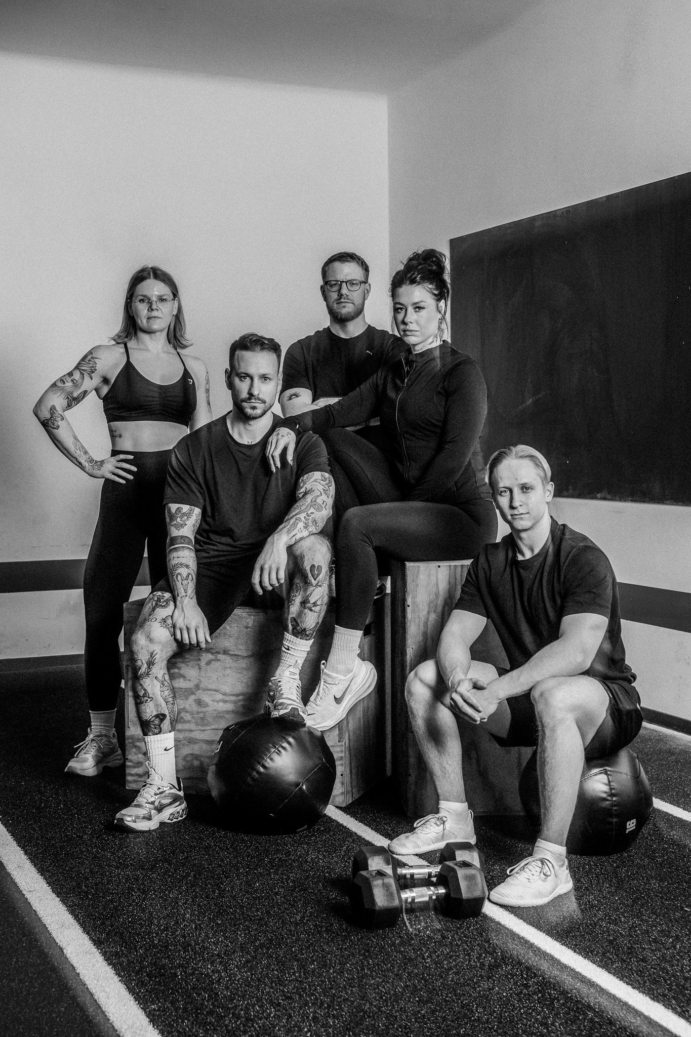 Das Trainerteam von FORM-ID im Studio – Gründer:innen und Coaches stehen gemeinsam für professionelle Betreuung, Performance und individuelle Trainingskonzepte.