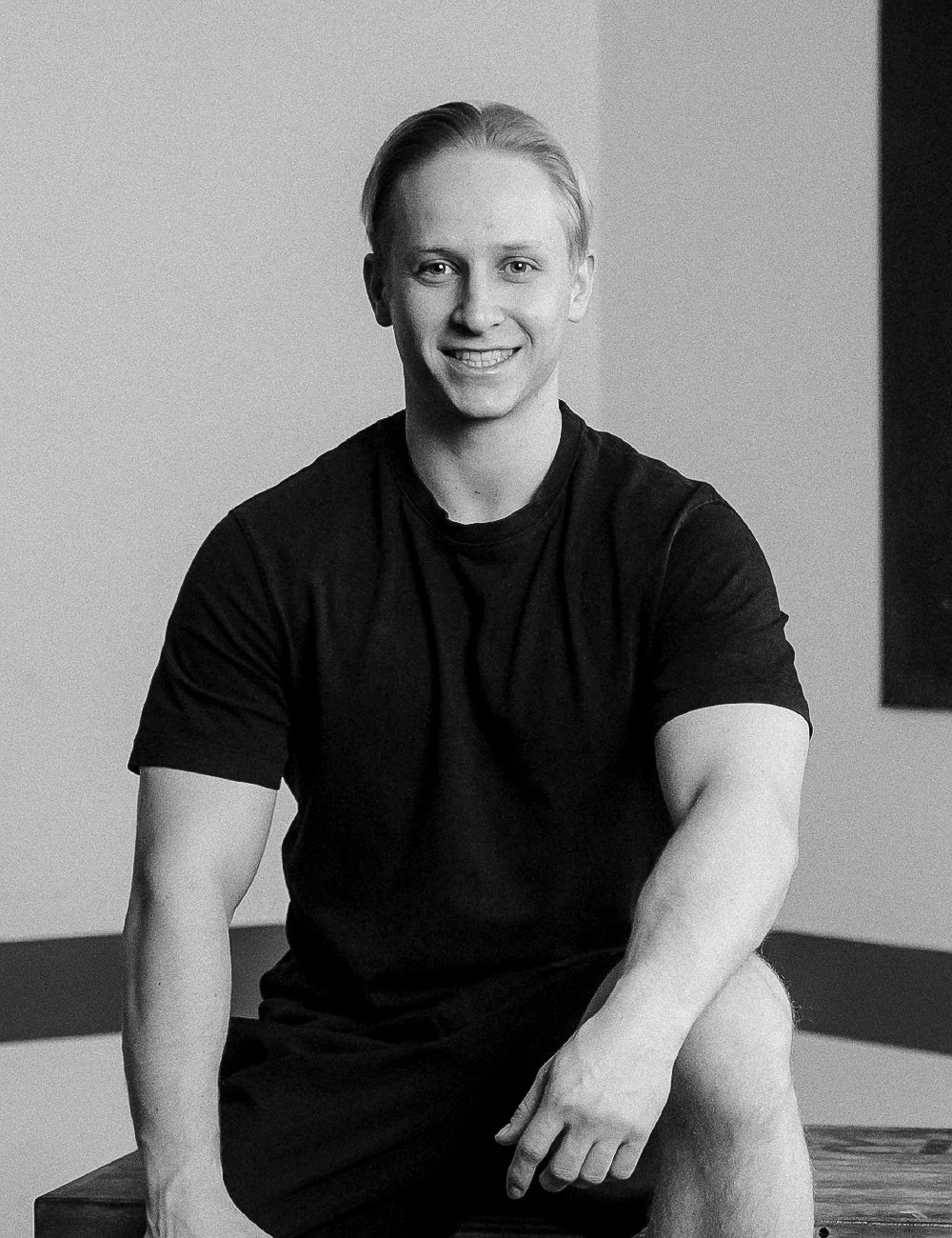 Trainer Georg im Studio bei FORM-ID – persönliche Betreuung und professionelles Krafttraining in motivierender Atmosphäre.