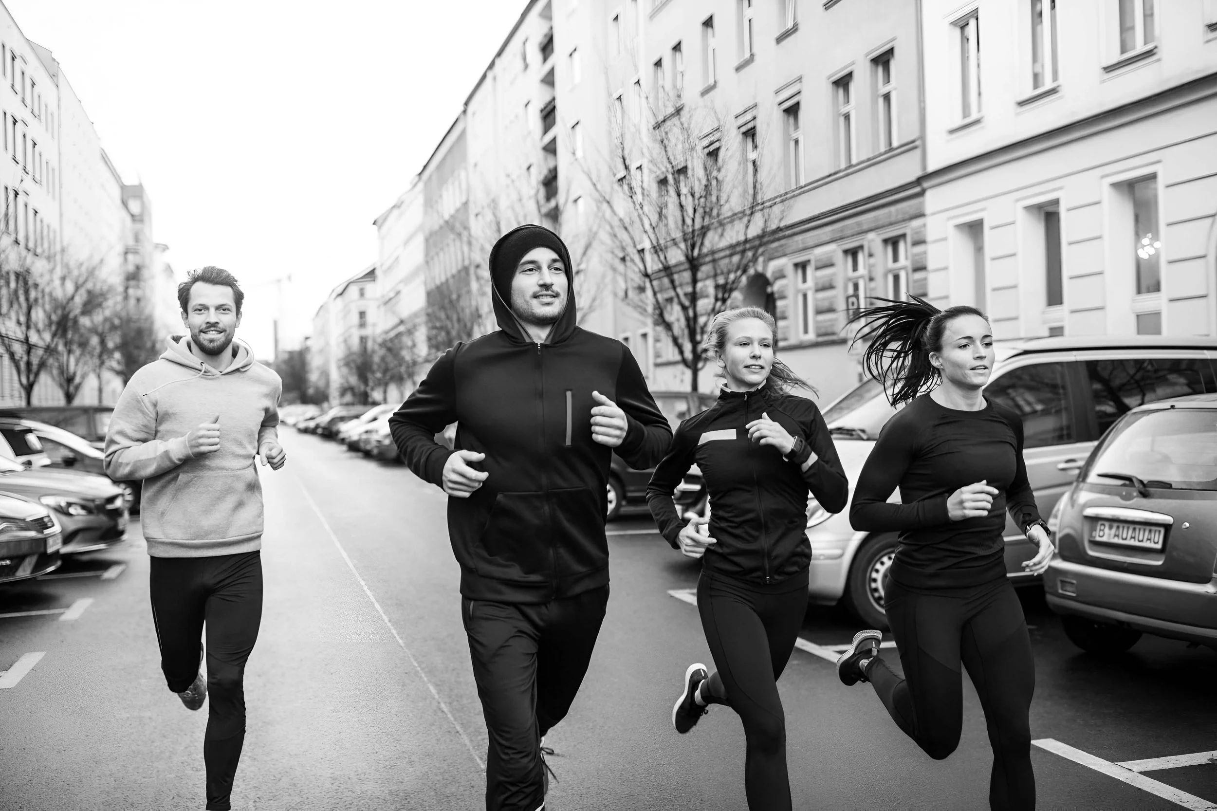 FORM-ID Run Club beim gemeinsamen Lauf durch die Stadt – Ausdauertraining und Community in Bewegung.