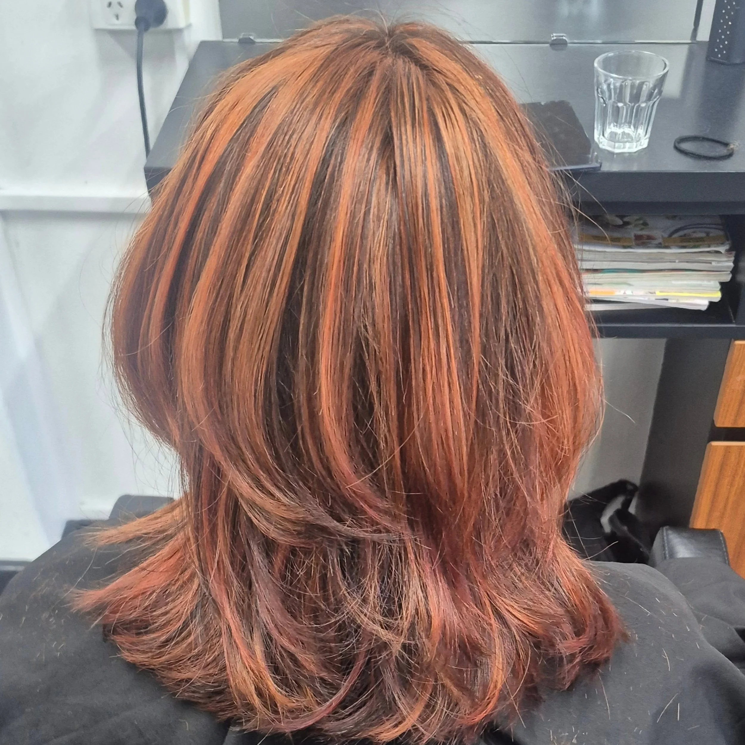 ✨From lived-in blonde to rich copper dimension✨️

What a transformation! 🙌
We said goodbye to faded, uneven tones and created a beautiful copper brunette with ribbons of warmth and shine throughout. The result? Healthier-looking hair, incredible dep