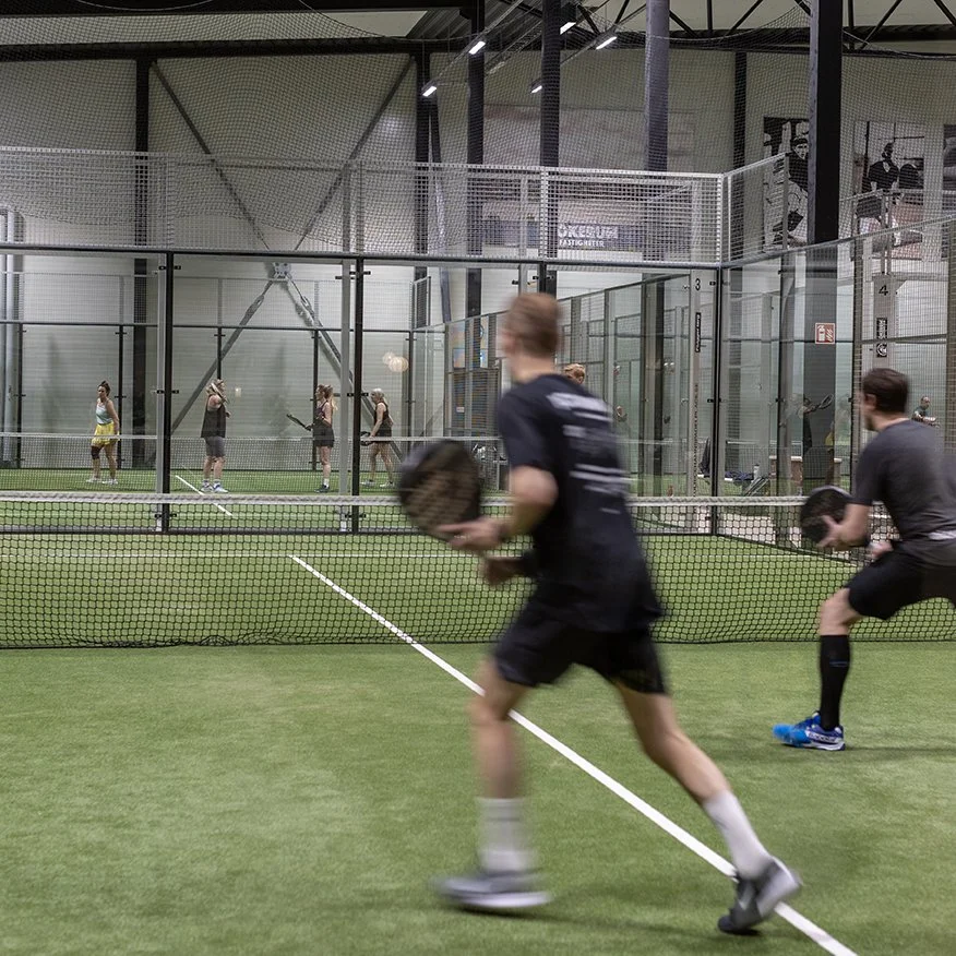 Spela padel på Lassalyckan