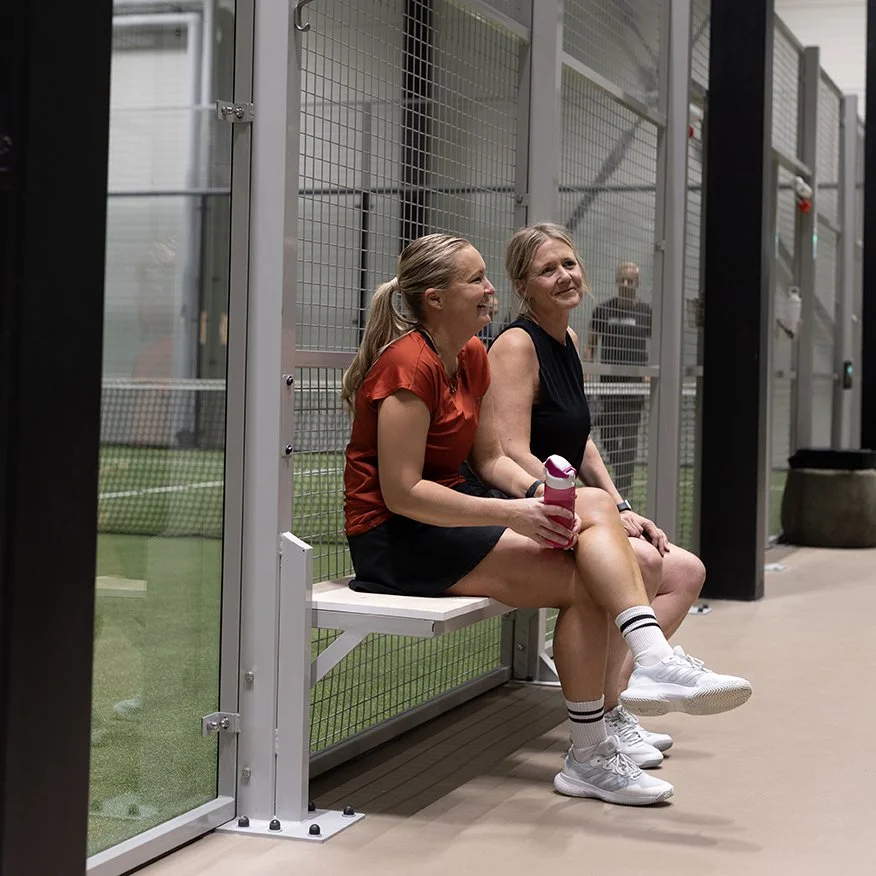 Padelspelare på Ulricehamns Padelplace