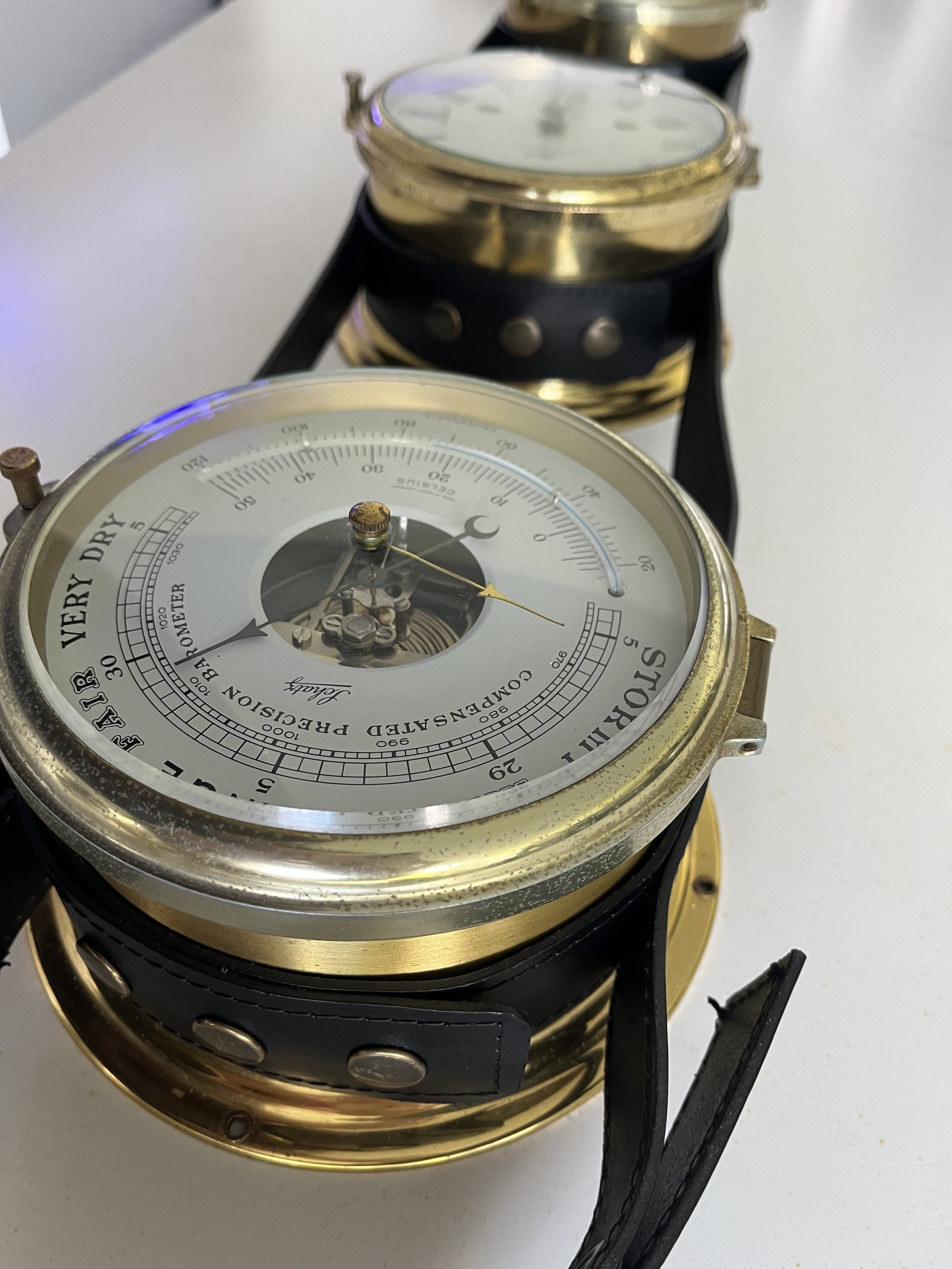 Clock hanger