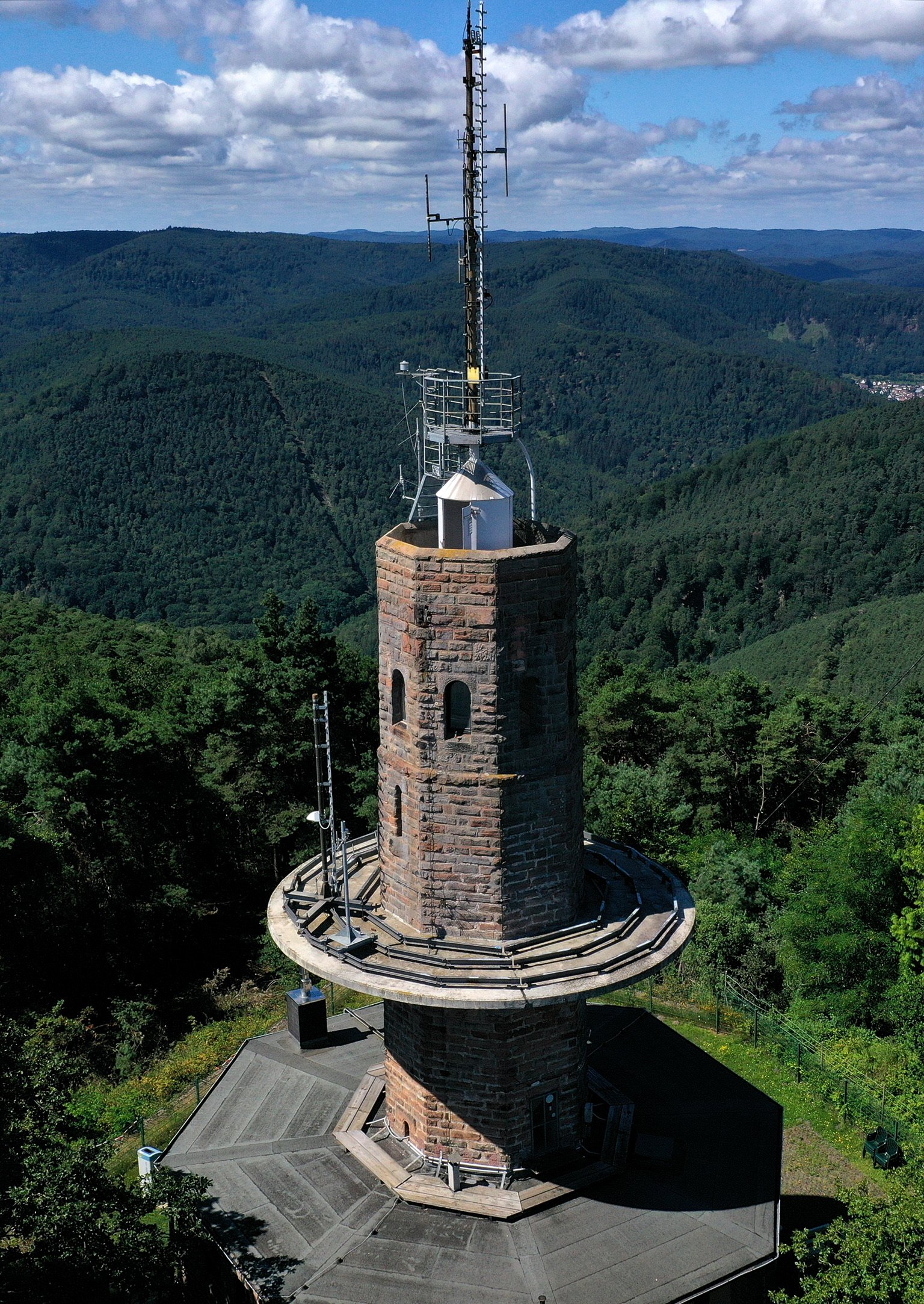 20240722_Weinbiet_Weinbietturm_Weinbiethaus_Radarstation_03.jpg