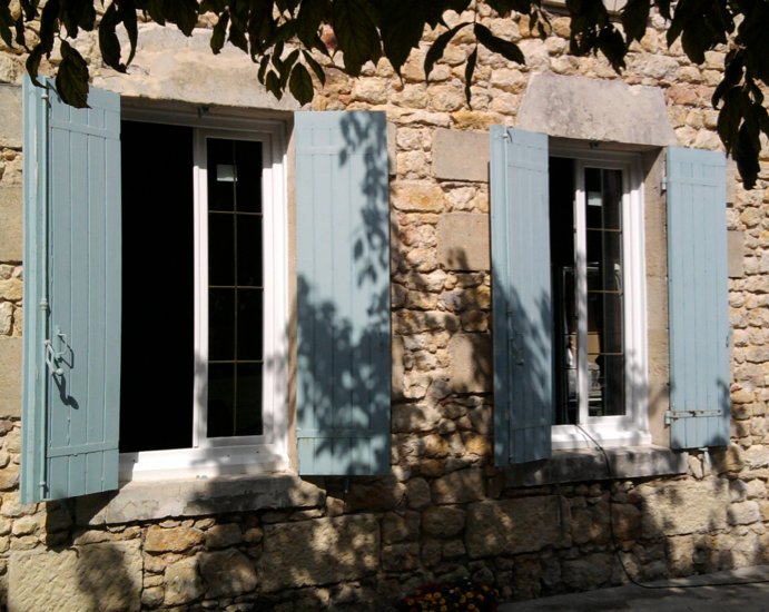 Plein-Jour-Bordeaux-Fenetres-PVC.jpg