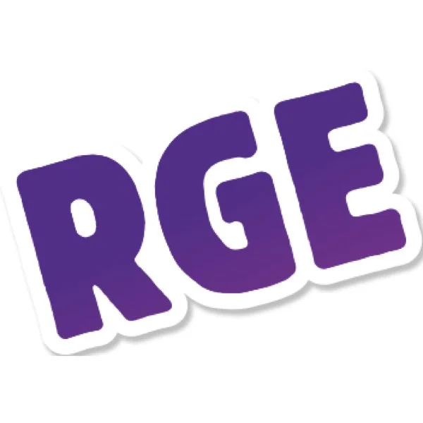 Le mot "RGE" écrit en lettres majuscules violettes avec un contour blanc, légèrement incliné vers la droite.