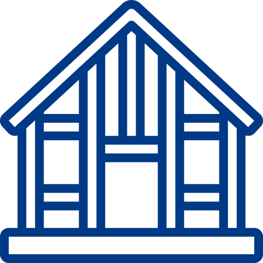 Une structure en bois de style cabane ou chalet, avec un toit en pente.