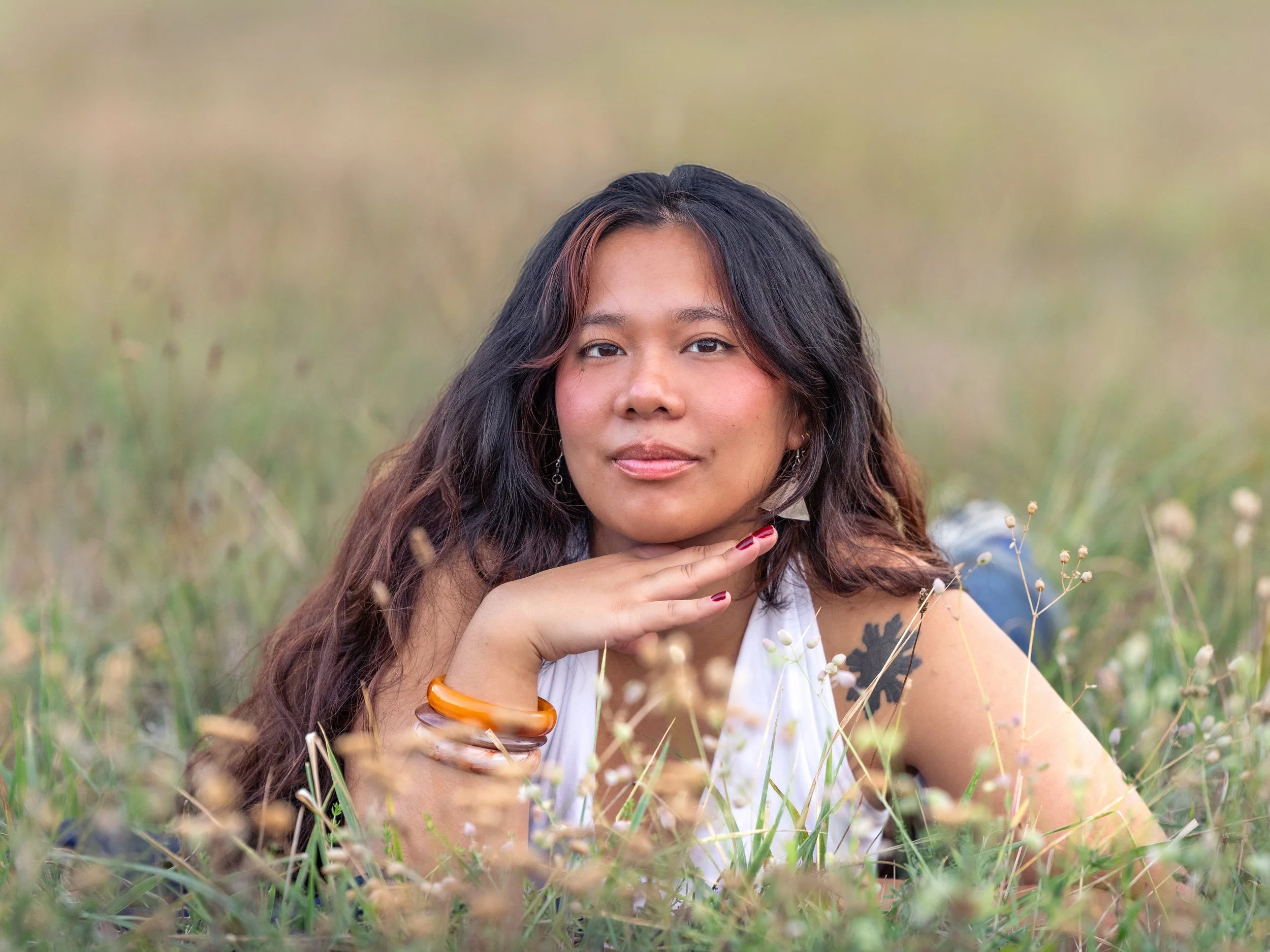 2026-08-seance photo portrait Numa Alsace sunset prairie-25.jpg