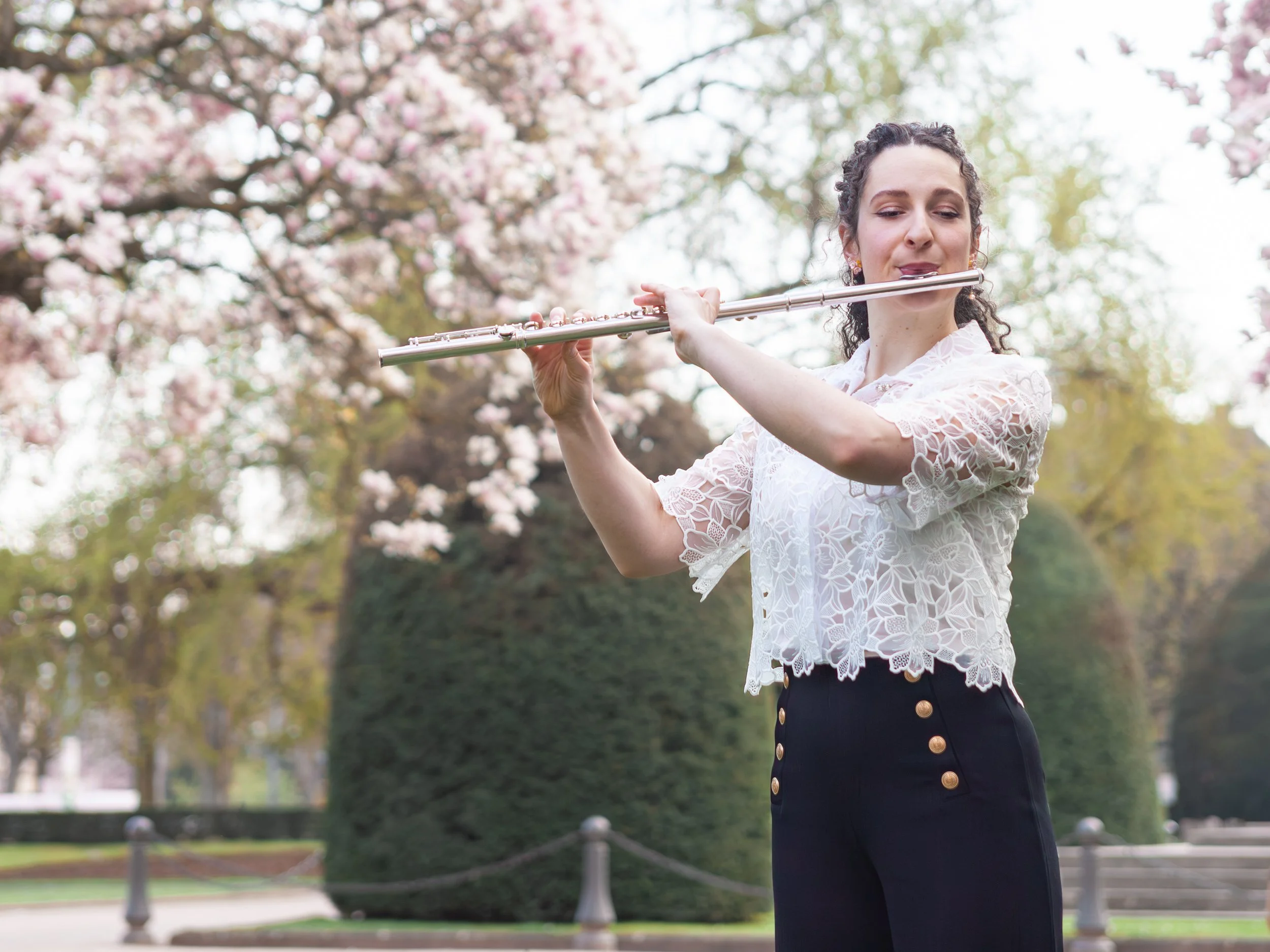2026-03-21-Séance photo Cosima flute magnolias Strasbourg-5.jpg