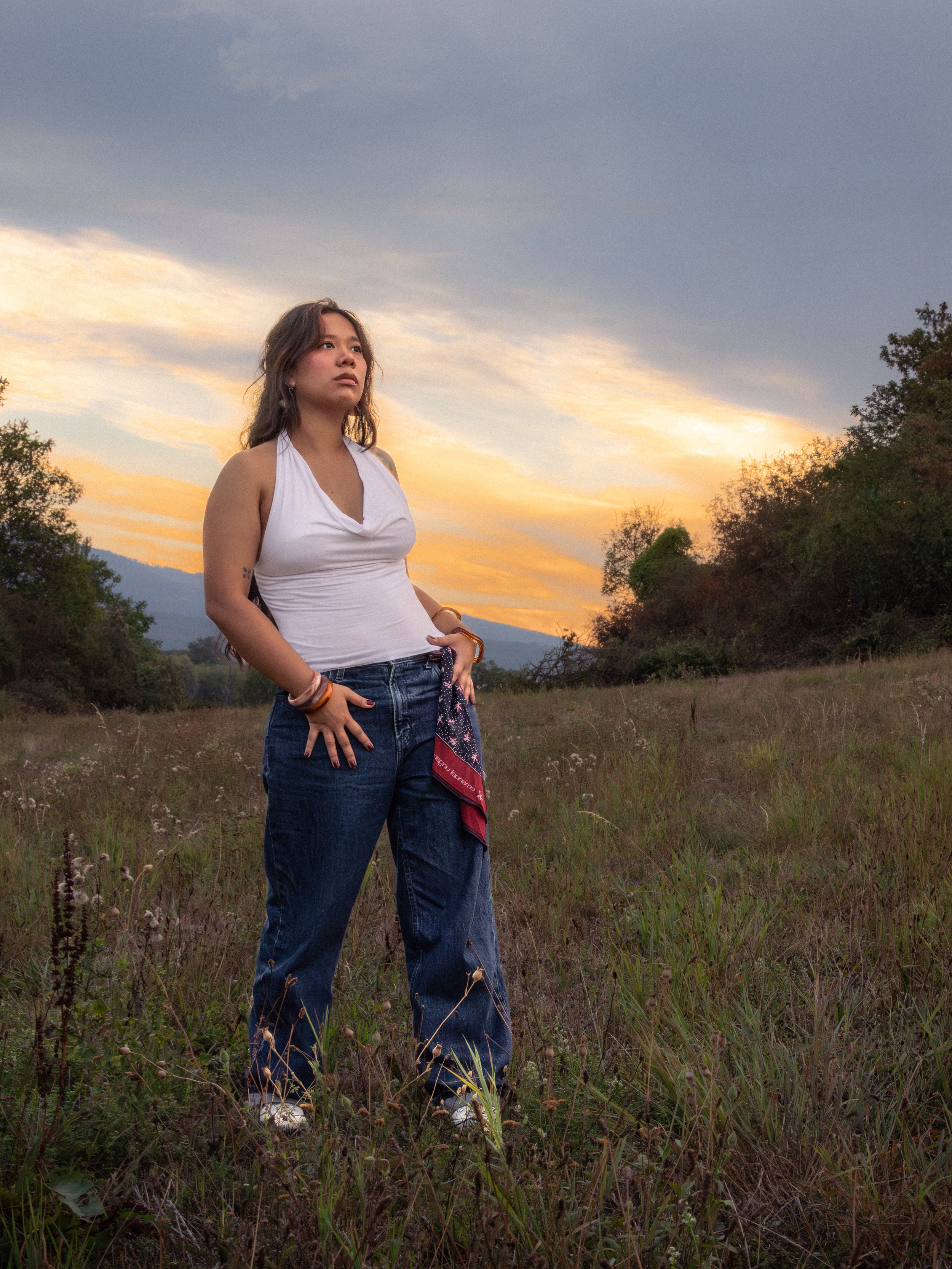 2026-08-seance photo portrait Numa Alsace sunset prairie-12.jpg
