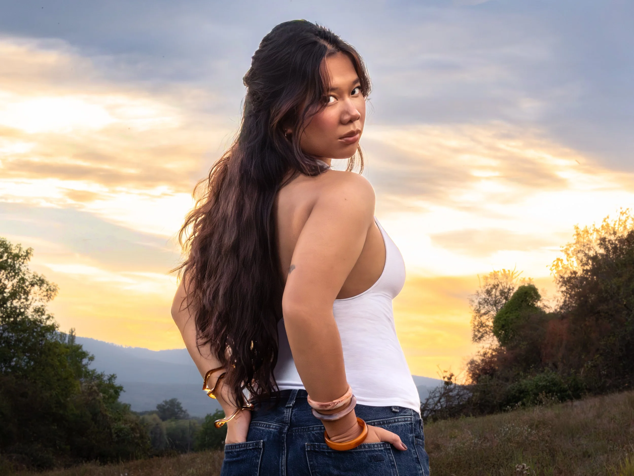 2026-08-seance photo portrait Numa Alsace sunset prairie-14.jpg