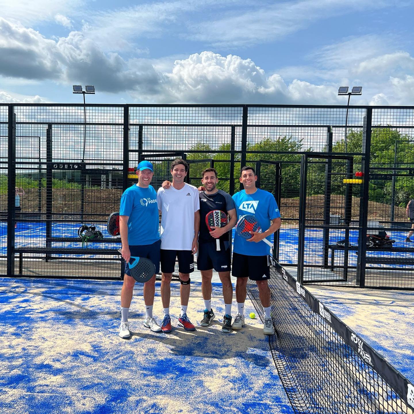 Fun practice session with the best in the business @rafaotaola @almancitapadel @manuelflorespadelcoach at the new @smashpadeluk venue ⛳️ 🎾 

Top venue! Courts need bedding in (like all courts do) but they&rsquo;re going to be epic! The sunshine also
