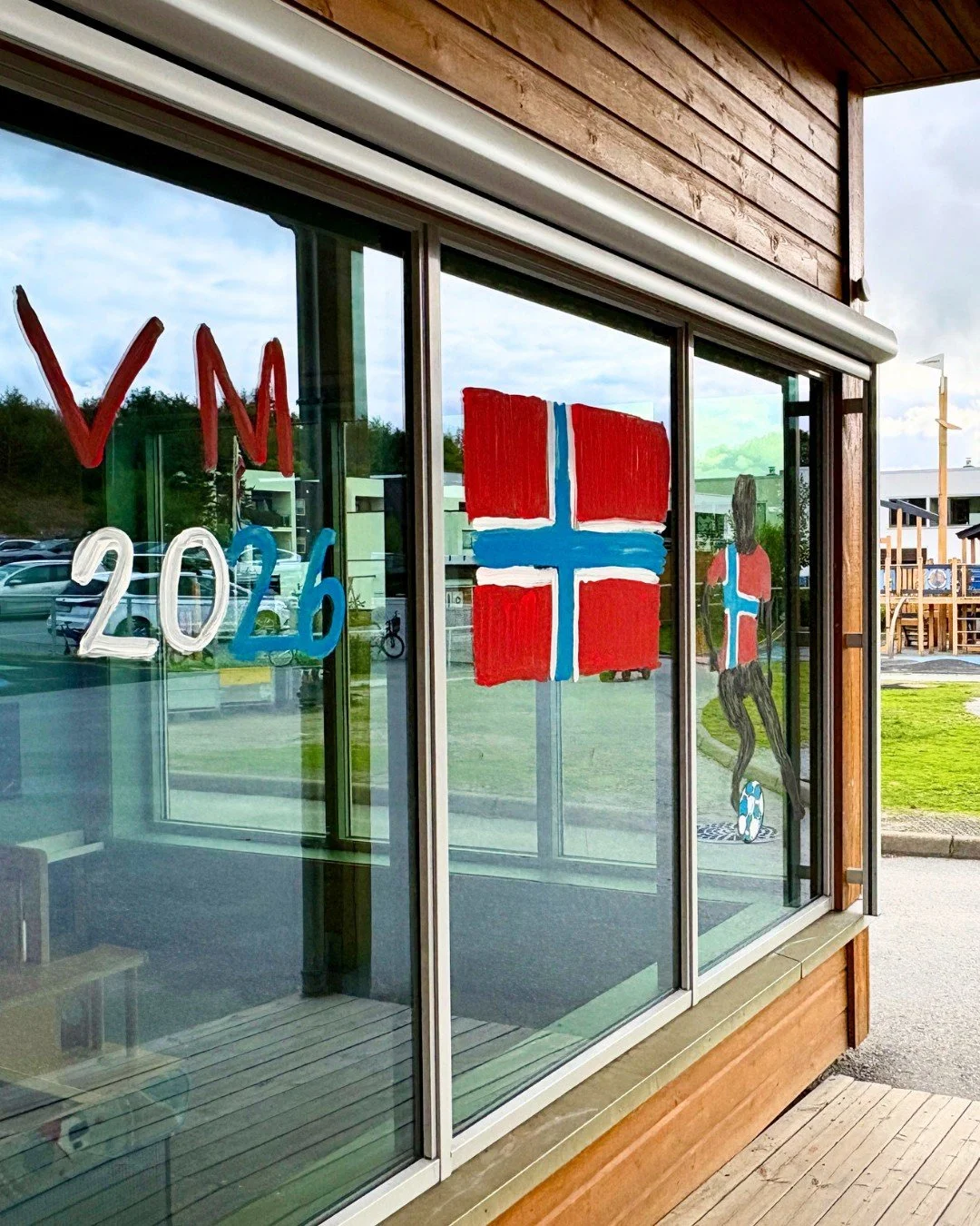 Er det VM-feber hos dere ogs&aring;? Kommenter HEIA NORGE under innlegget, s&aring; sender vi deg lenke til nedlasting av en gratis Bravo-runde med VM i fotball som tema.

La barna ta del i VM-stemningen gjennom spr&aring;k, lek og bevegelse. I denne