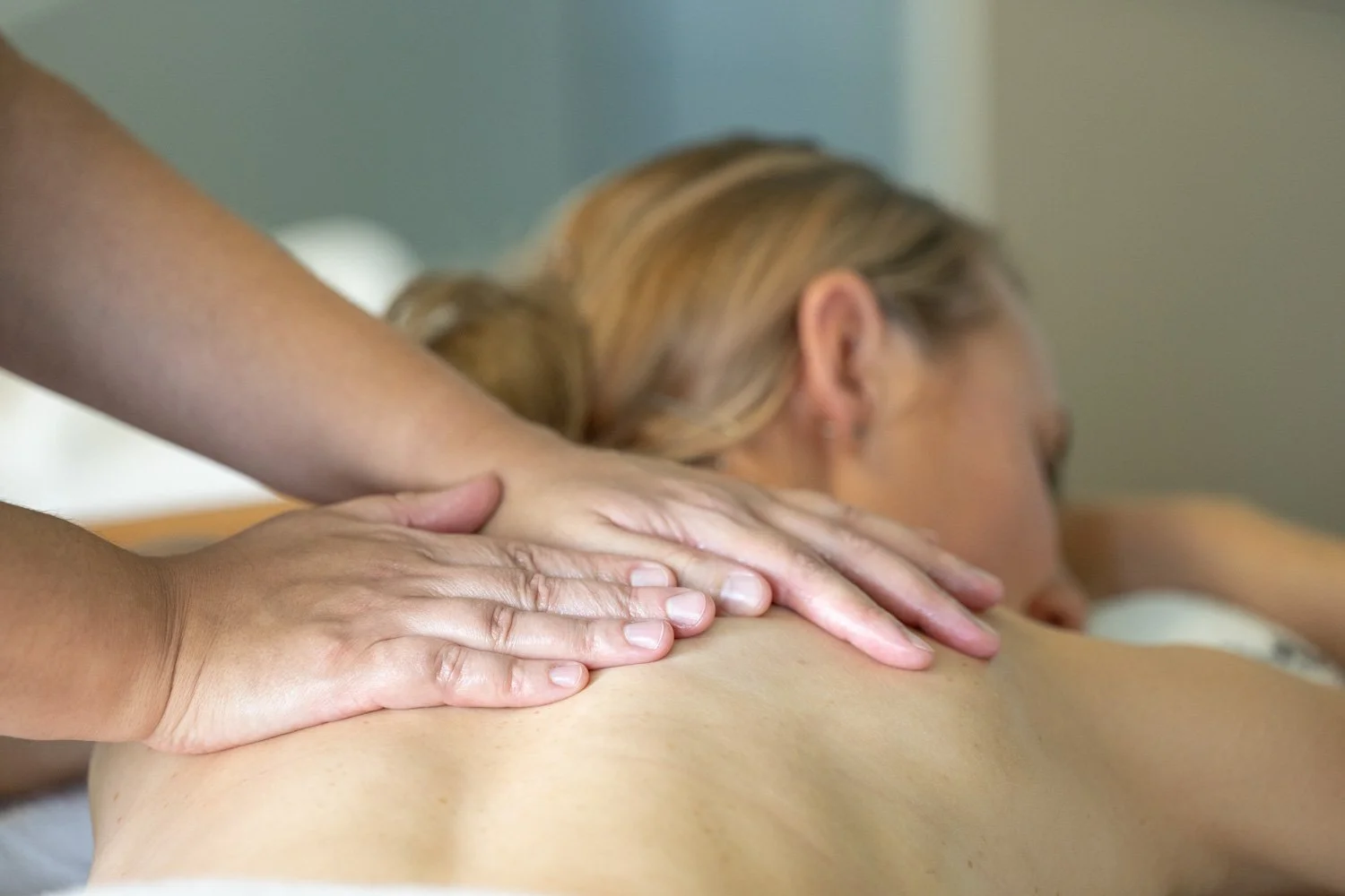 massage dos mains masseur