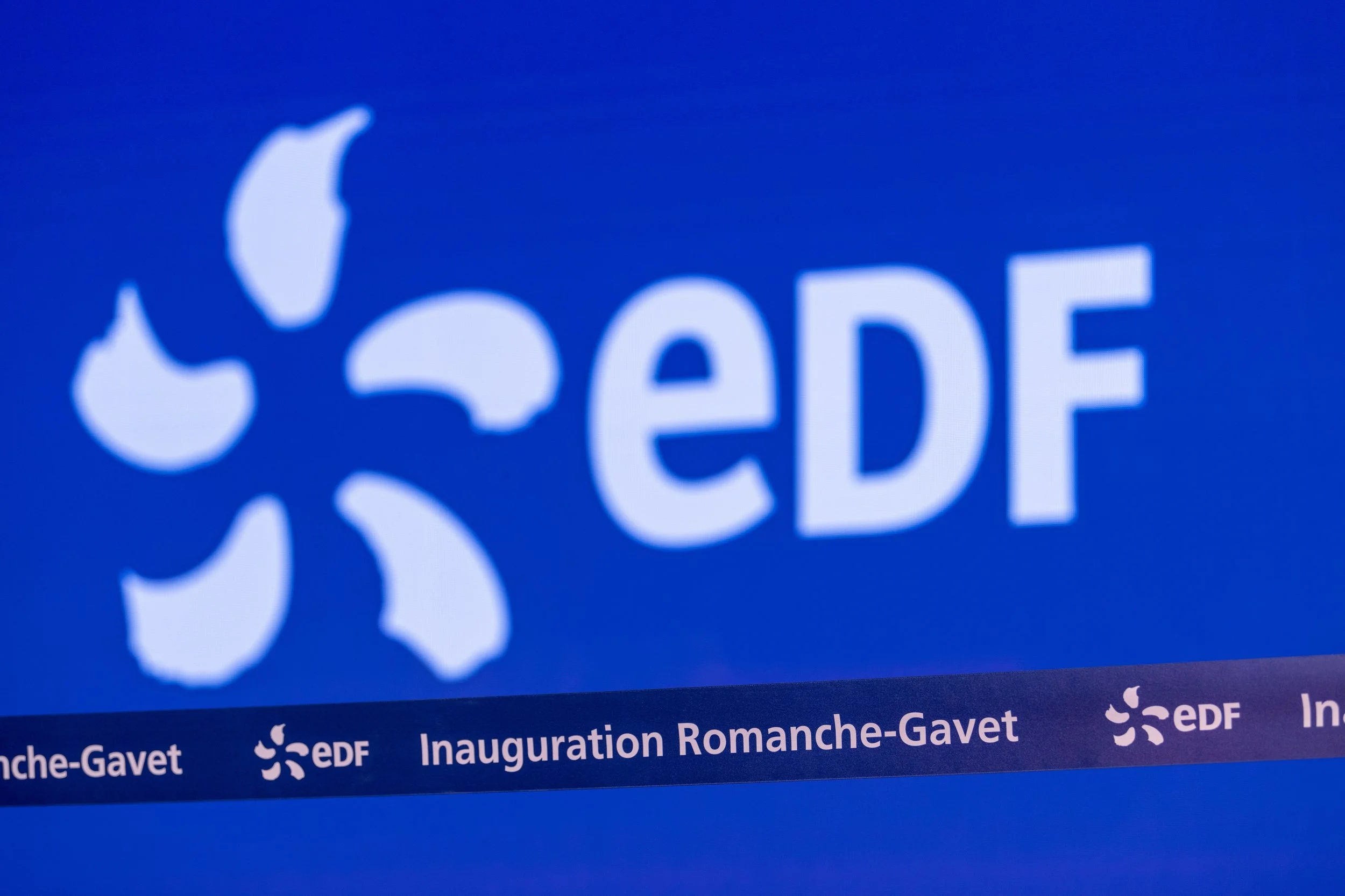 Logo d'EDF avec texte 'Inauguration Romanche-Gavet'