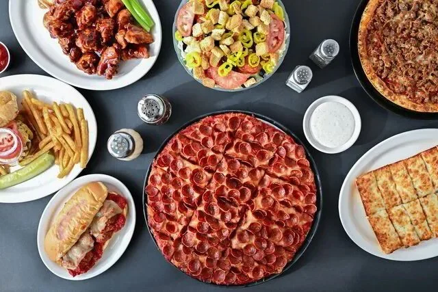 Some nights just call for pizza 🍕 Having a go-to like Massey&rsquo;s nearby makes those last-minute plans easy.

#GreenwayVista #CanalWinchesterOH #NewApartments #CentralOhioLiving #PizzaNight #LocalEats