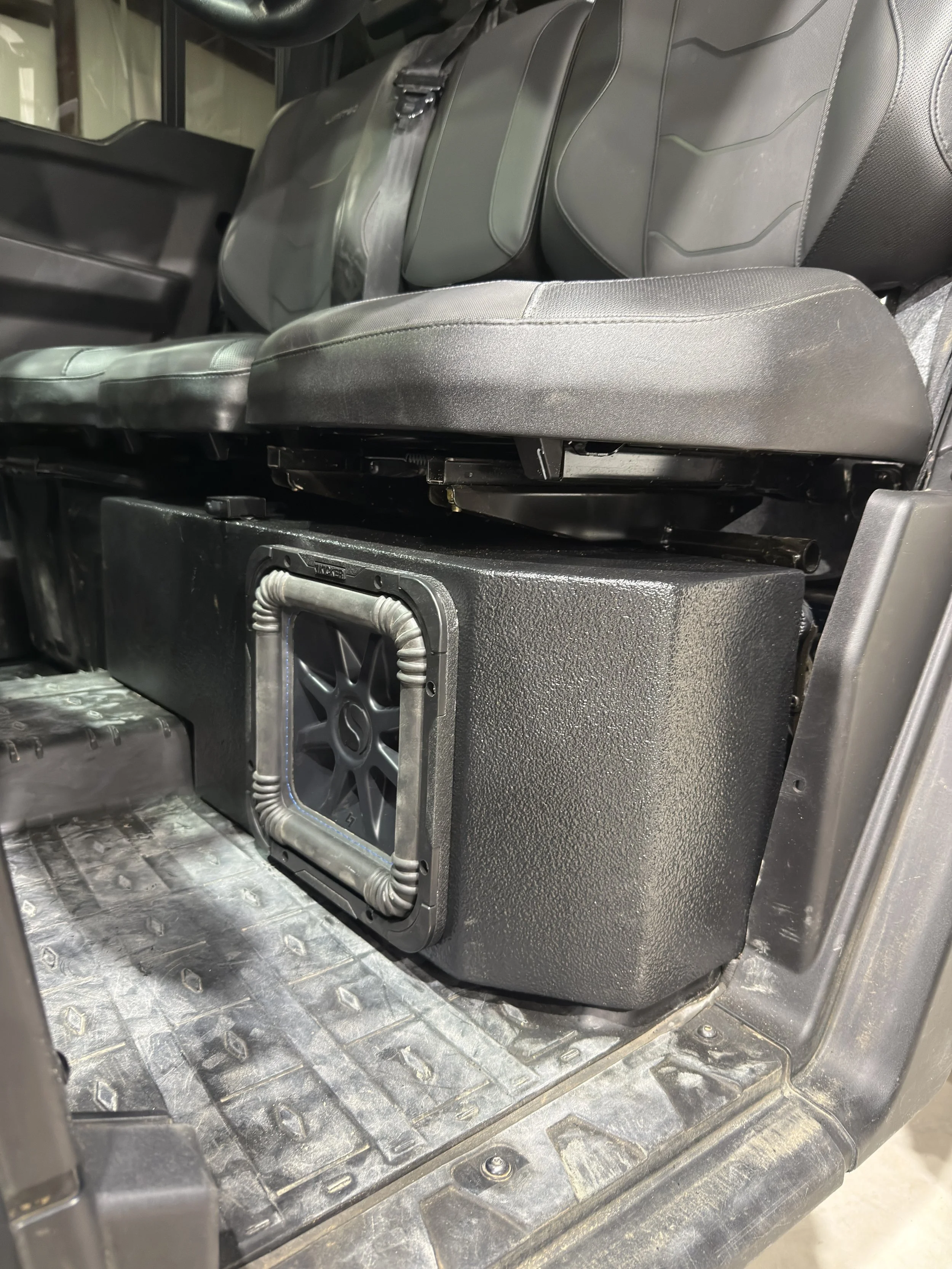 Can-am Defender Subwoofer box