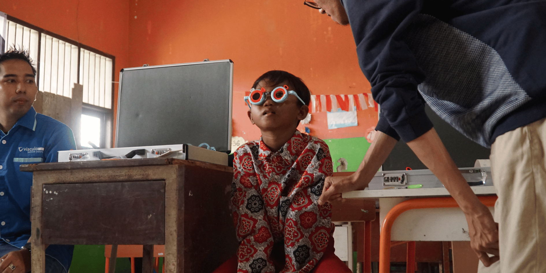 Strengthening Children’s Eye Health: Rabu Biru Foundation and GNOTA Provide Eye Screening and Free Glasses for Primary Students in Bekasi