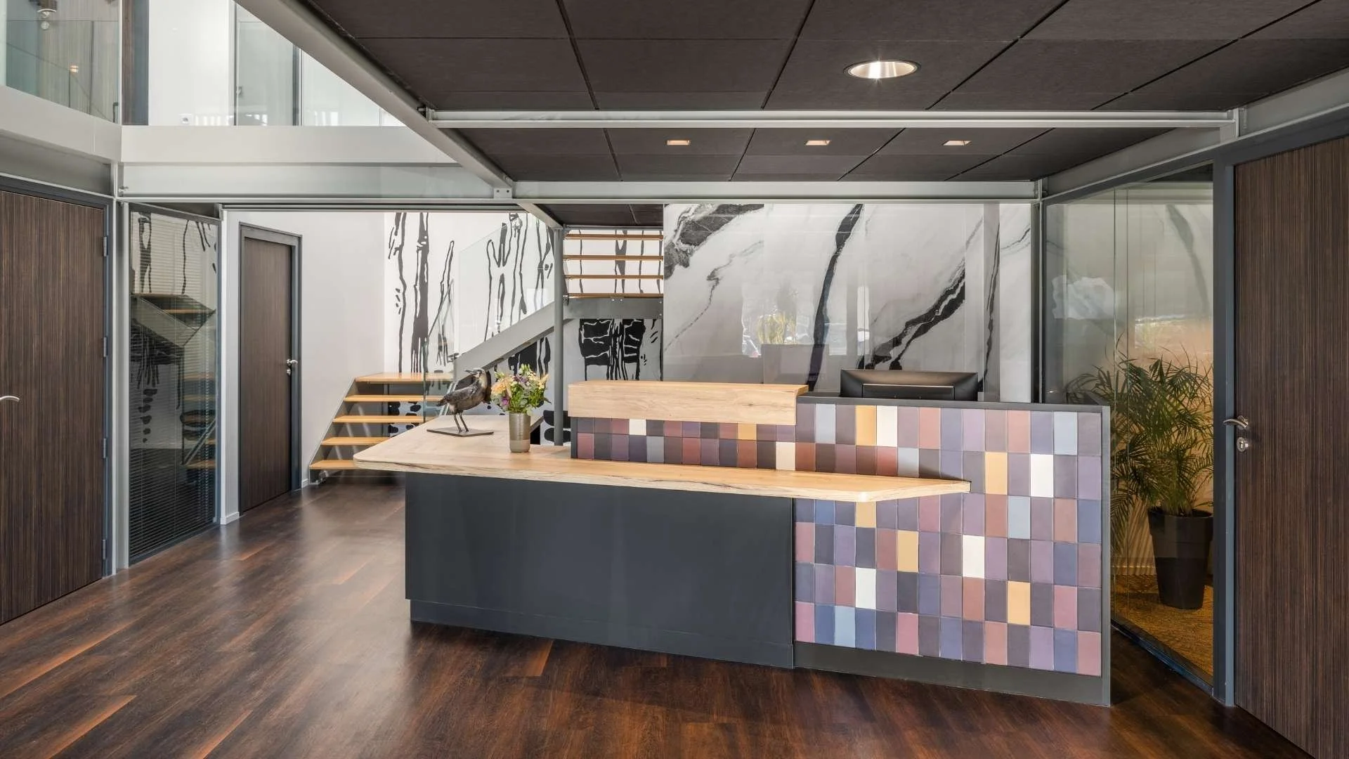 Aménagement intérieur design mobilier banque d'accueil d'un office notarial sur mesure par ladda sisaath chromatique intérieur 3d