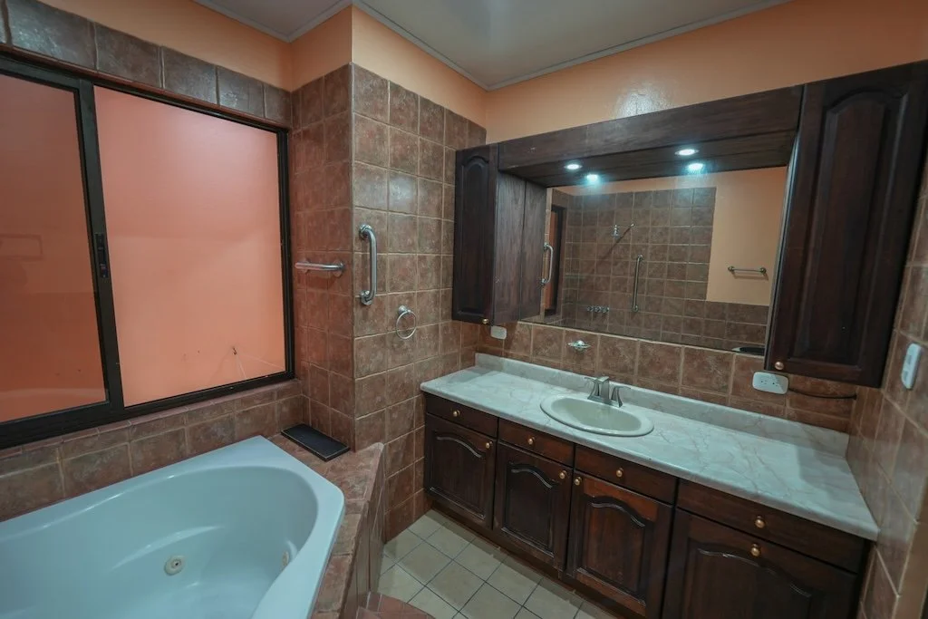 e5bcd067-4cd9-483d-9837-0887ec93ec4c.jpg