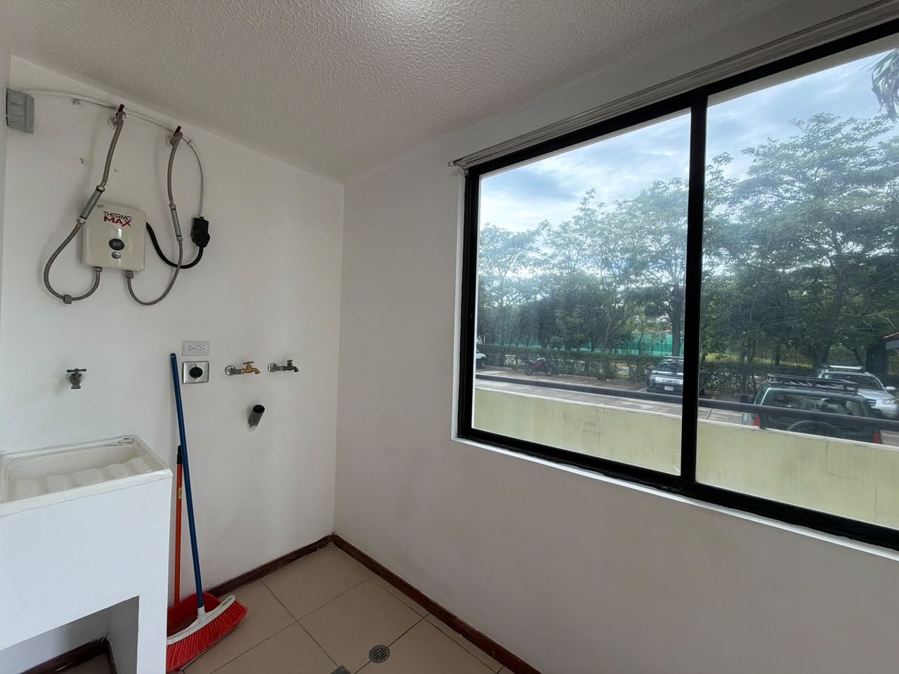 26f513cd-e56e-4107-ac83-c5f9e7be765a.jpg