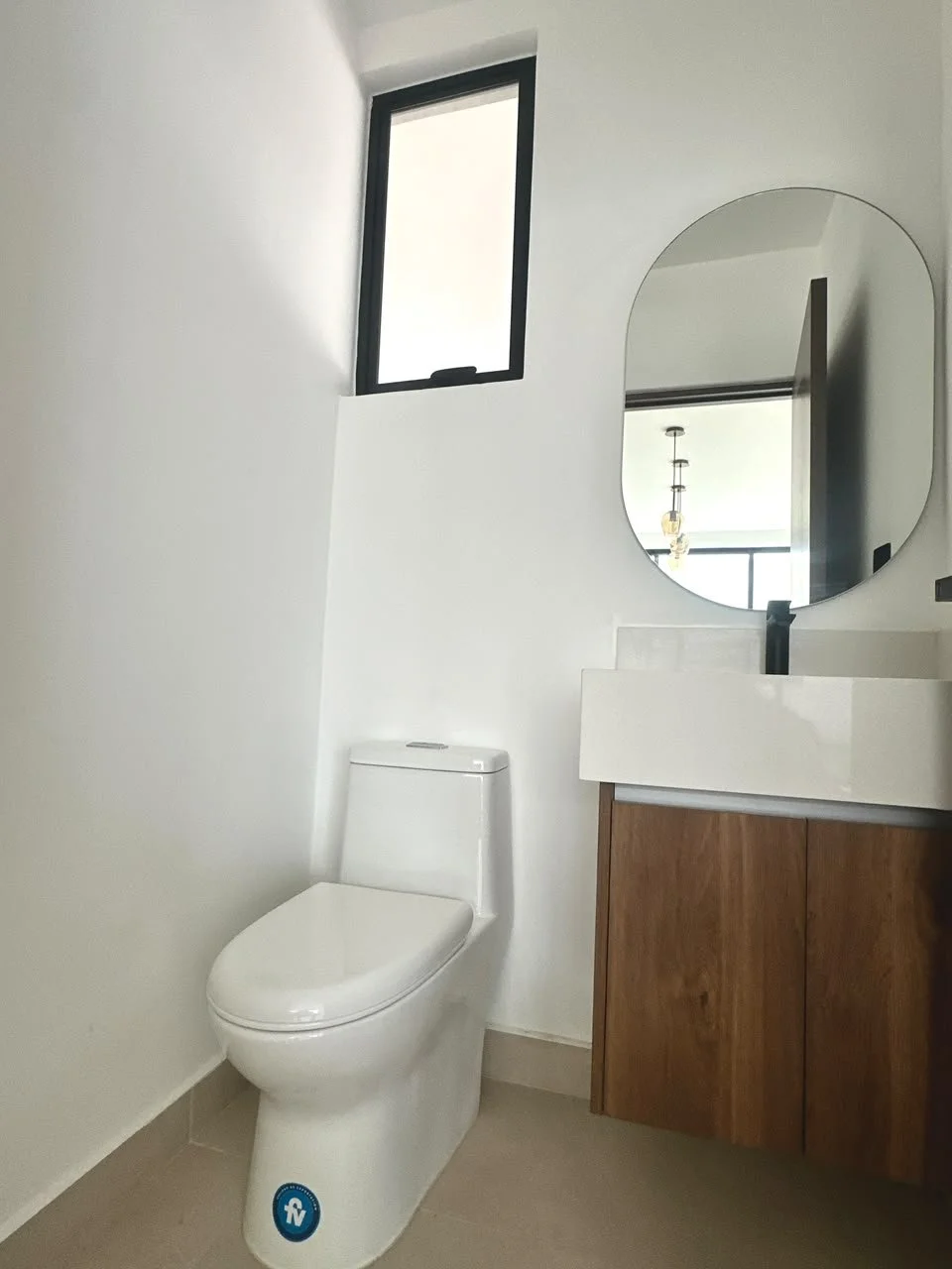 bd457492-6d30-477f-b08d-39d0080bc0bf.jpg