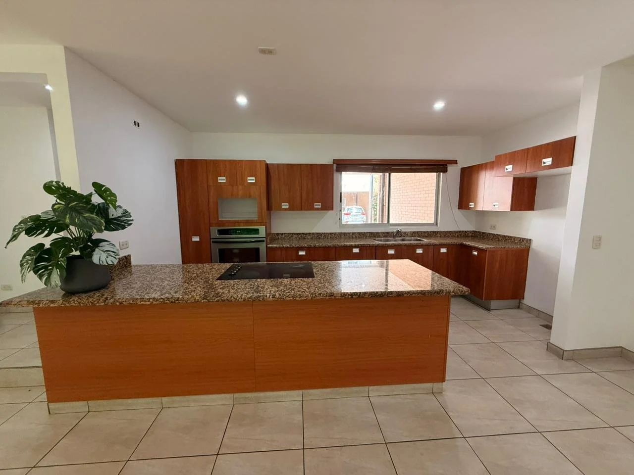ALQUILER CASA SANTA ANA CENTRO