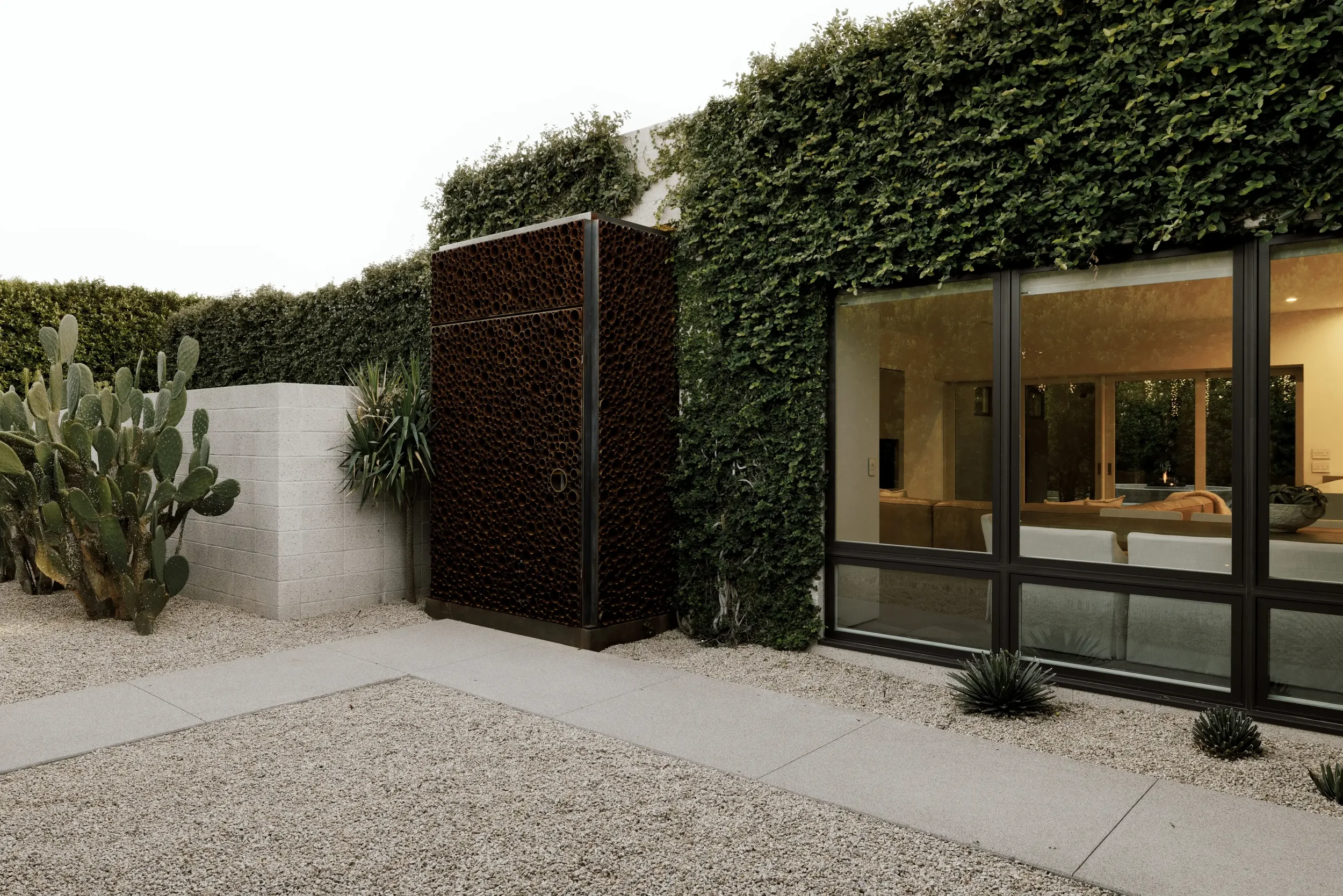 luxury-vacation-rental-scottsdale-modern-exterior-design.webp