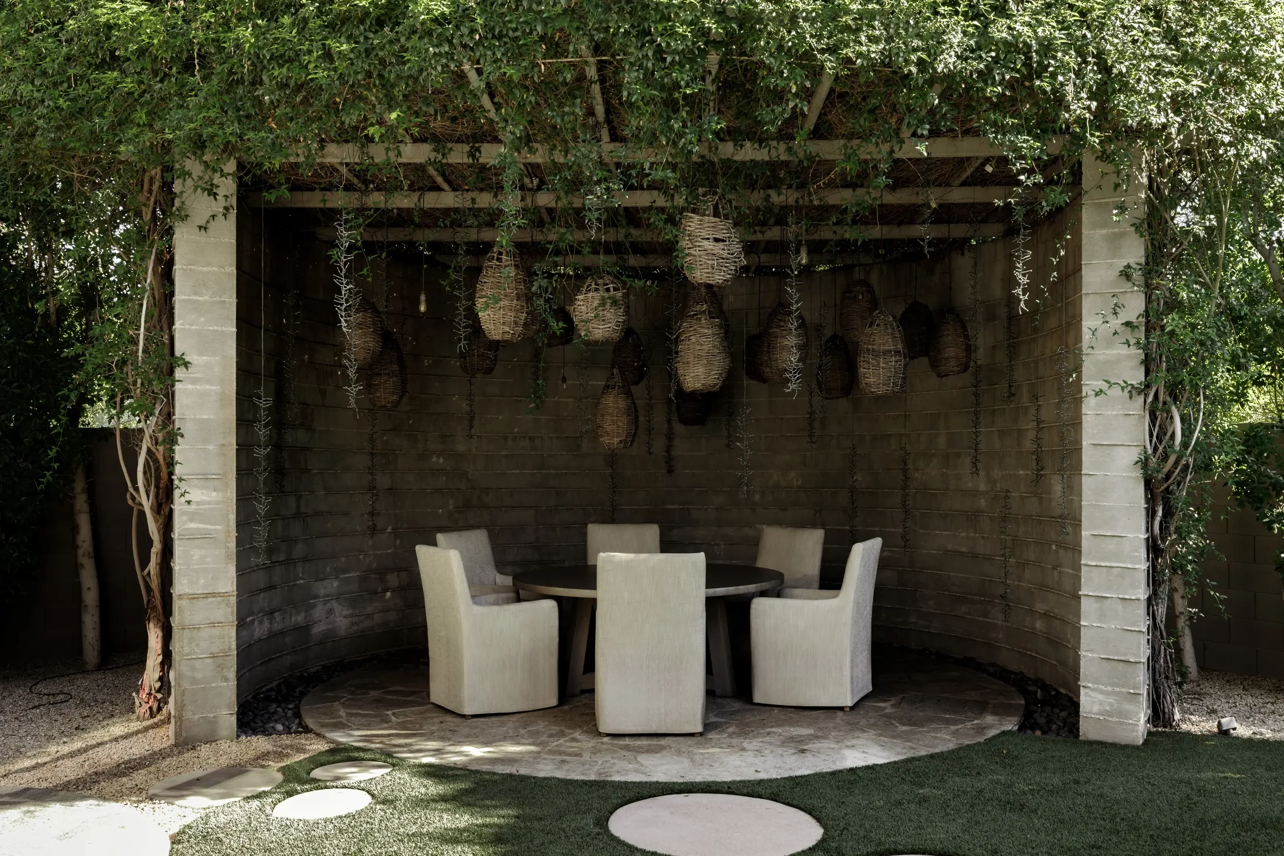 scottsdale-luxury-villas-private-outdoor-dining-area.webp