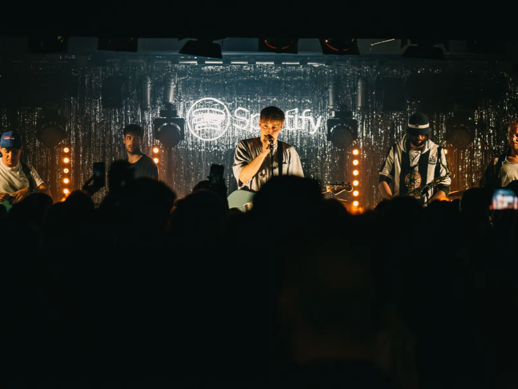 Sam Fender - live at King Street Social Club, North Shields.