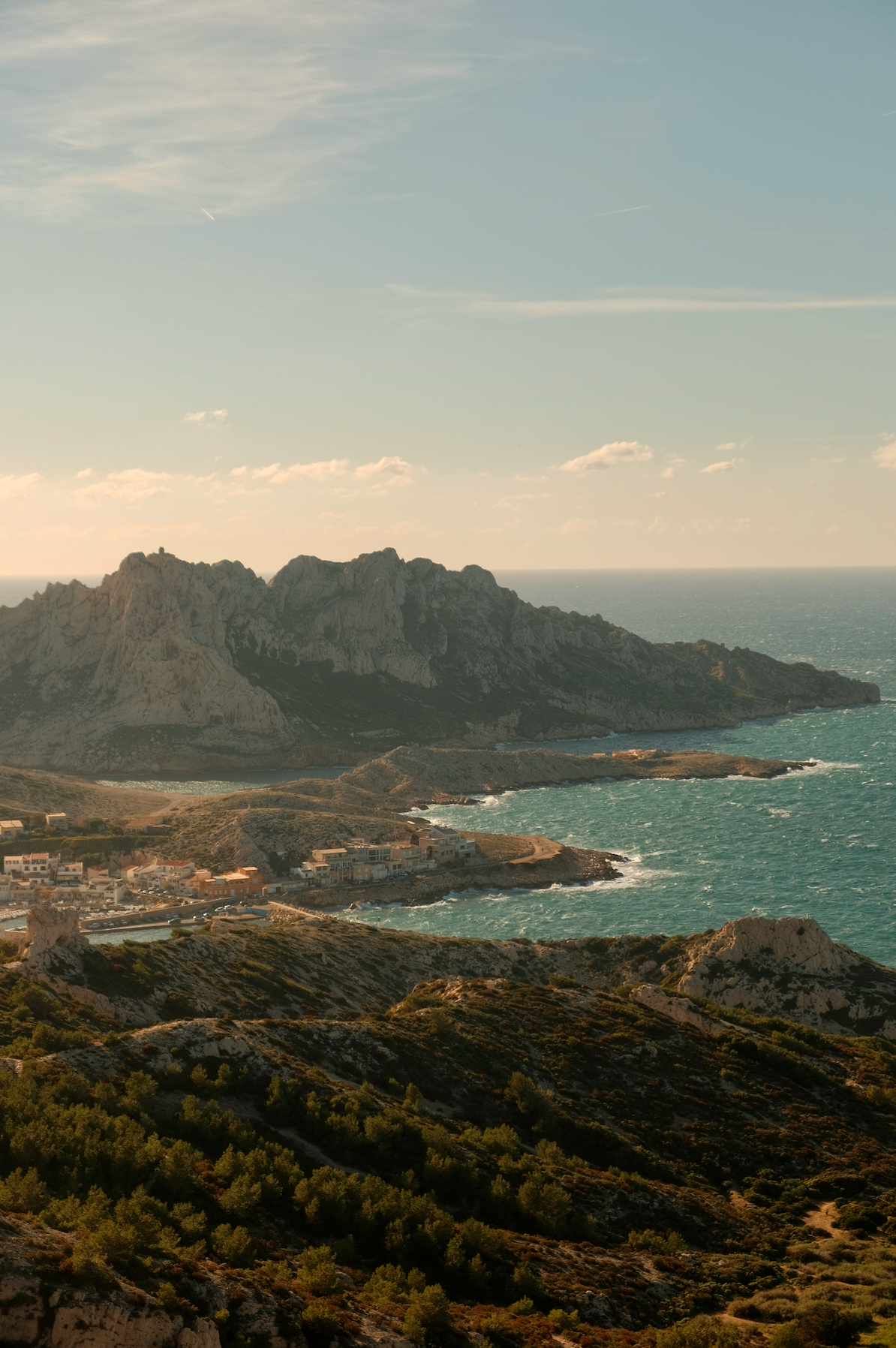 Paysage des goudes à Marseille, site d'escalade et de grandes voies