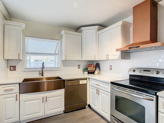 white_kitchen_3.png