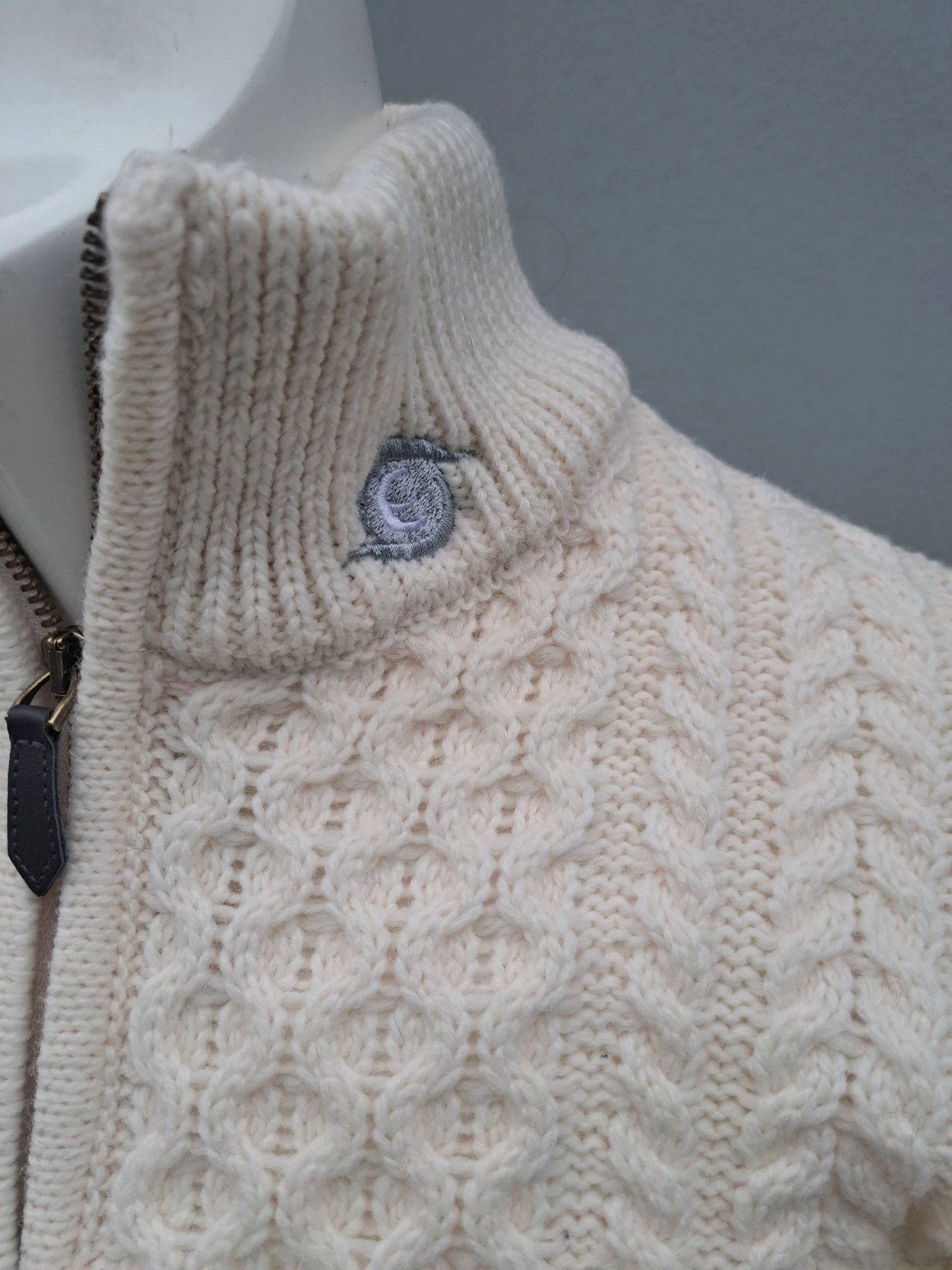 Aran white close.jpg