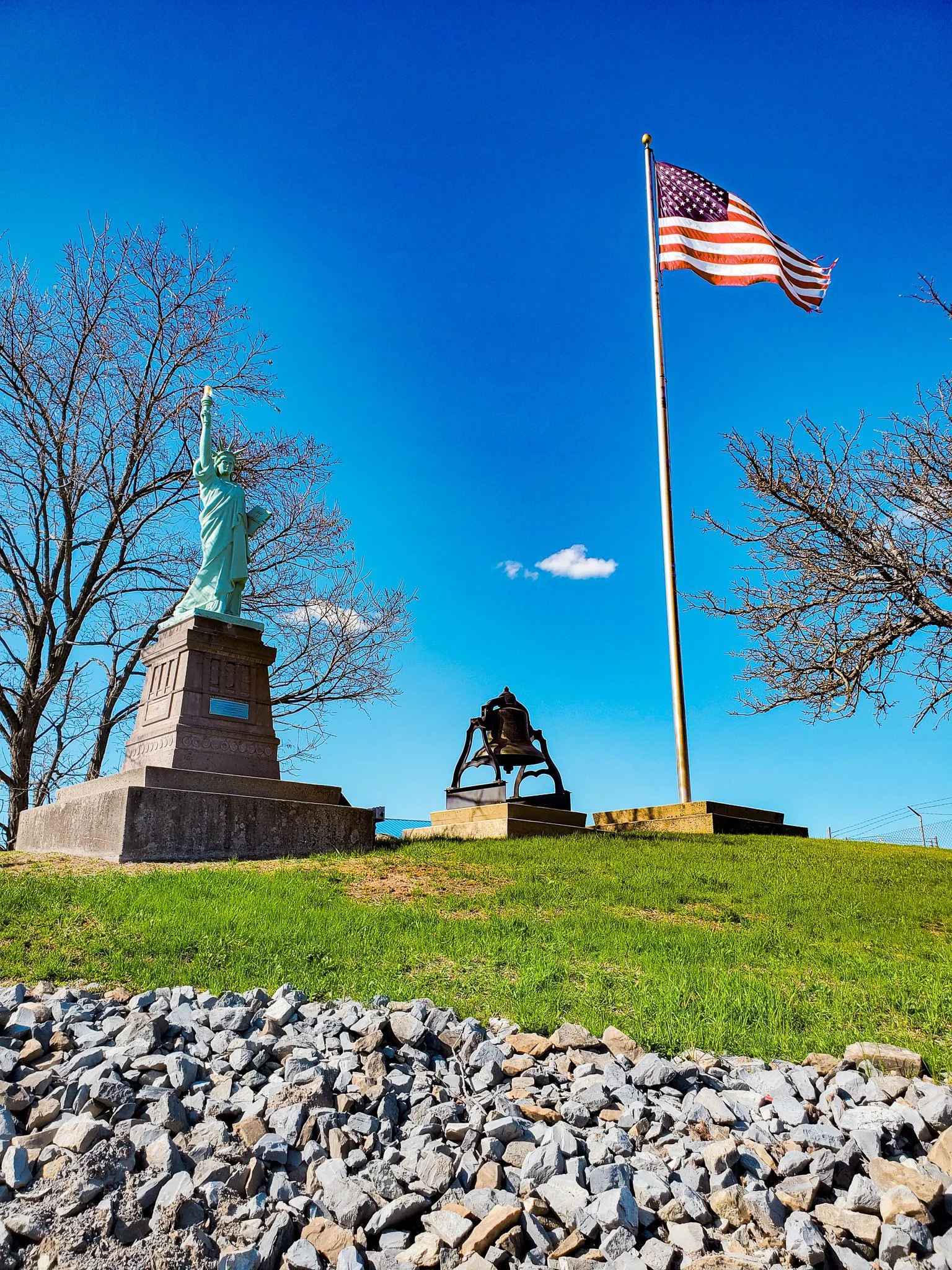 Statue of Liberty replican Philadelphia NY.jpg